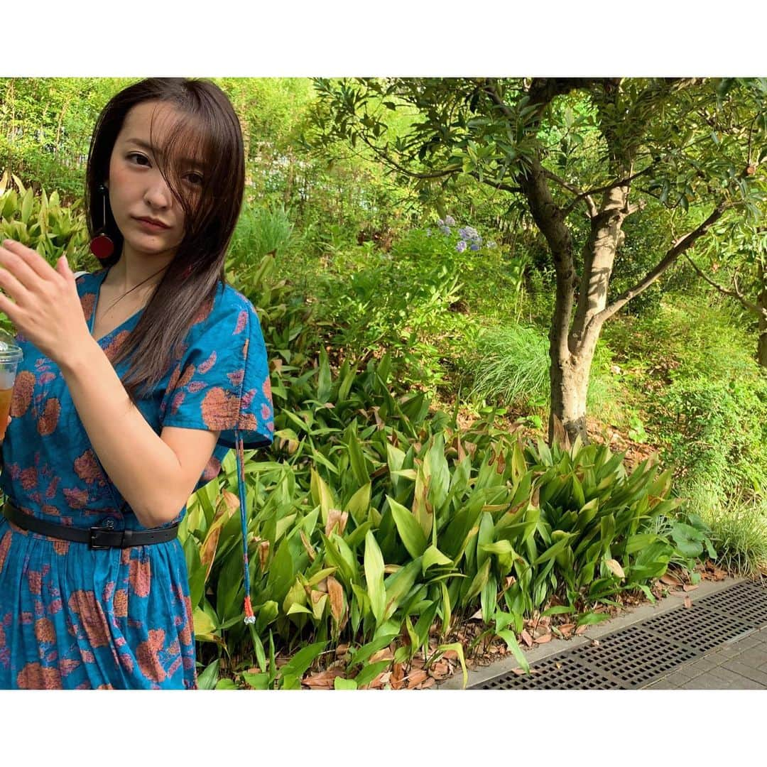 板野友美さんのインスタグラム写真 - (板野友美Instagram)「夏夏夏。 暑いけど、愛しすぎる。  朝、青空と入道雲をみると なんか、ワクワクするんだよね  夏のパワーをたくさん吸収できますように🌿」8月6日 17時01分 - tomo.i_0703