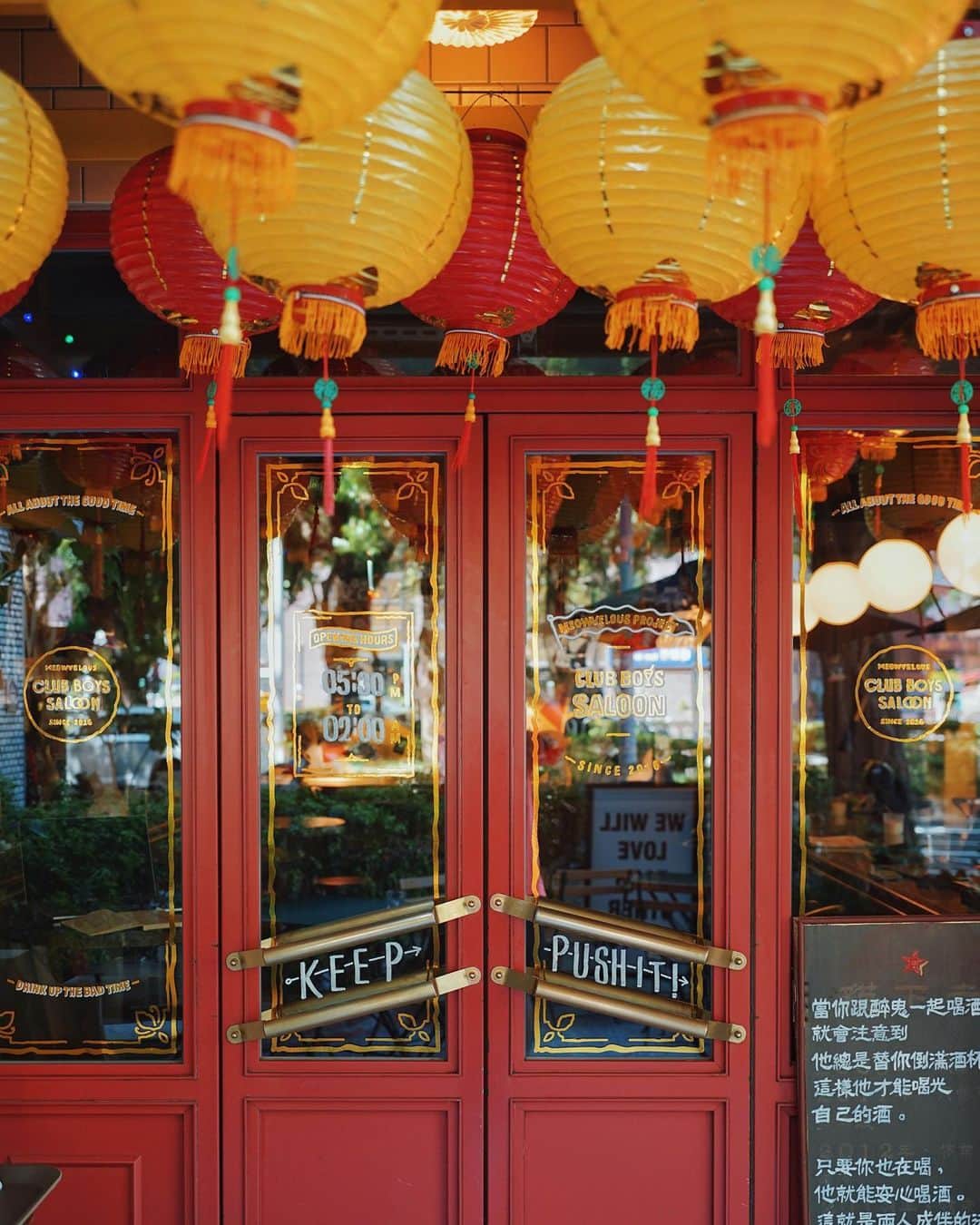 言身寸 in Tainan, Taiwanさんのインスタグラム写真 - (言身寸 in Tainan, TaiwanInstagram)「#貓下去敦北俱樂部 - #看不見的城市 / #籠流連 - 2019.8.6 #taiwan #taipei #台灣 #台湾 #台北 #写真 #vsco #vscocam #vscotaiwan #vscoTW #vscotaipei #ig_streetphotography #AmazingTaiwan #iseetaiwan #exploretaiwanculture #taiwan_streetphotography #Streets_Vision #sonya7ii #Loxia35」8月6日 17時07分 - kukud83