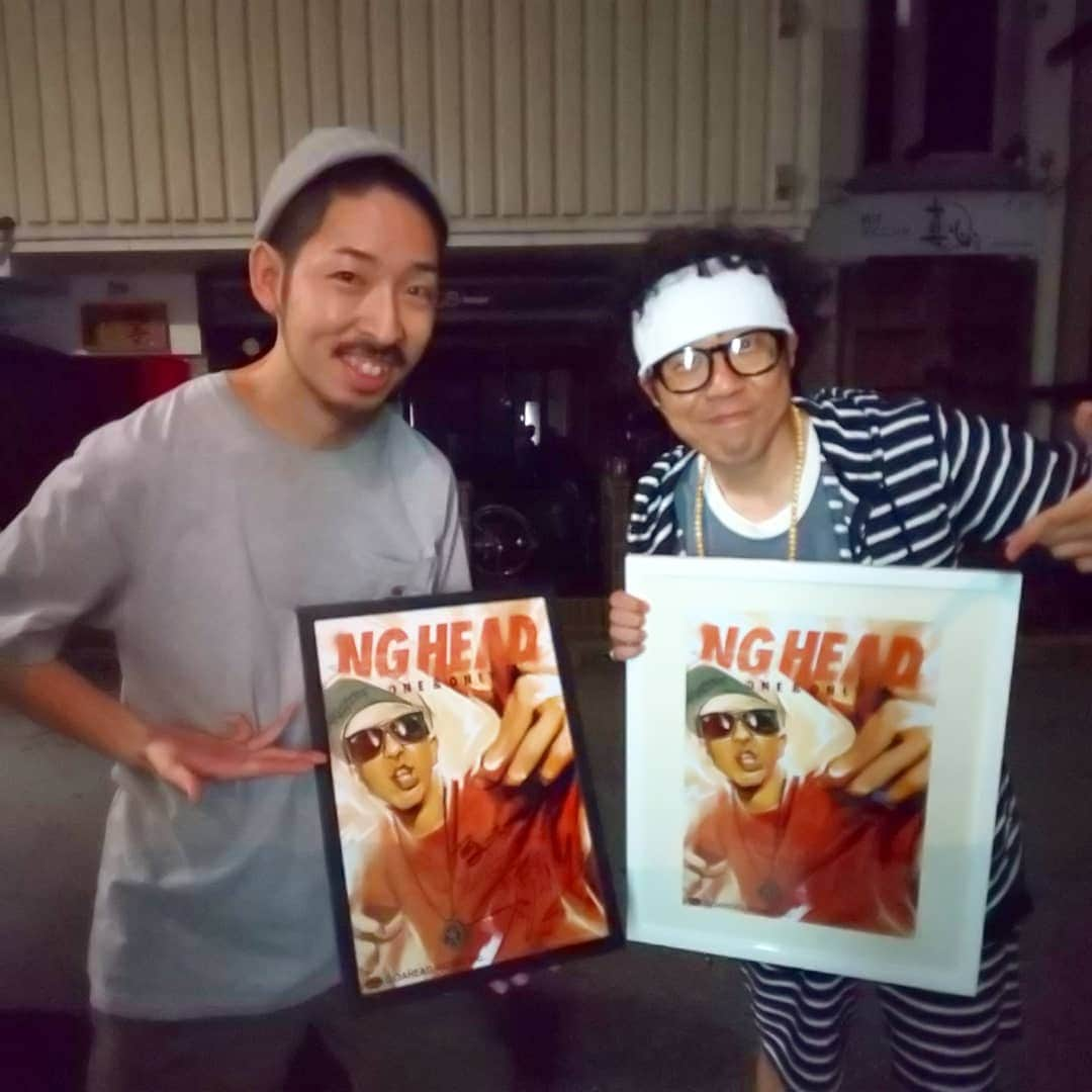 NG HEADさんのインスタグラム写真 - (NG HEADInstagram)「週末のおもひで。  ここ最近ライブあんまり入れてなかったので久々に歌った気がする。。😙 岐阜 高山はちょっとだけ遠かったけど ほんと行って良かったなぁ✨✨ ライブの次の日はDUB録りして めっちゃ充実の二日間でした‼️ 新曲も披露できたし、めっちゃNiceな絵もいただいて感動🤣🤣 彼とももっと話したかったなぁ。。 会場に来てくれたみんな GROUND ZERO soundに感謝‼️」8月6日 17時08分 - nghead5