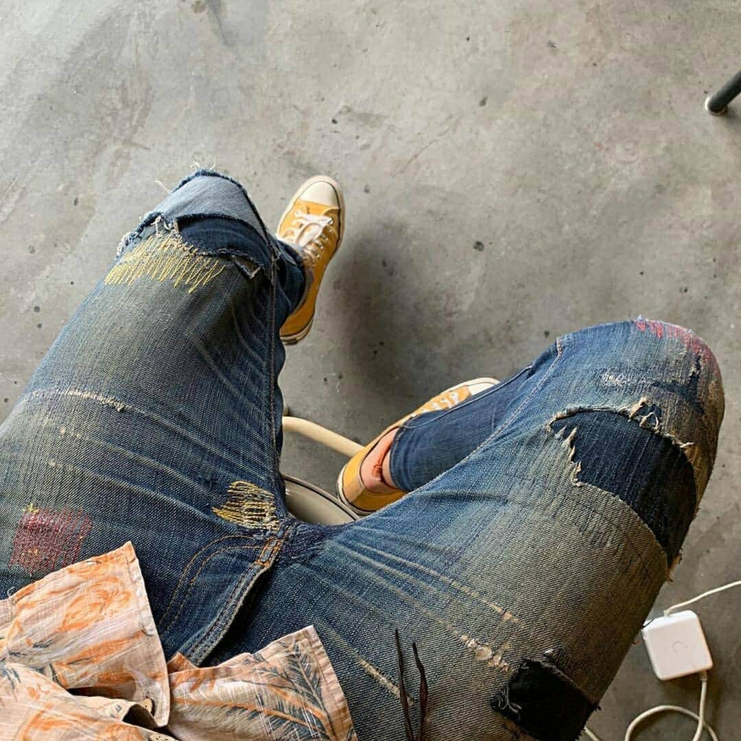 のインスタグラム：「Prolonging the life of your denim is doing something good for yourself and our planet. These jeans are 7 years strong. Thank you for sharing your #ThinFinn journey @rzlnysf. ​. ​. ​. ​#nudiejeans #organicdenim」