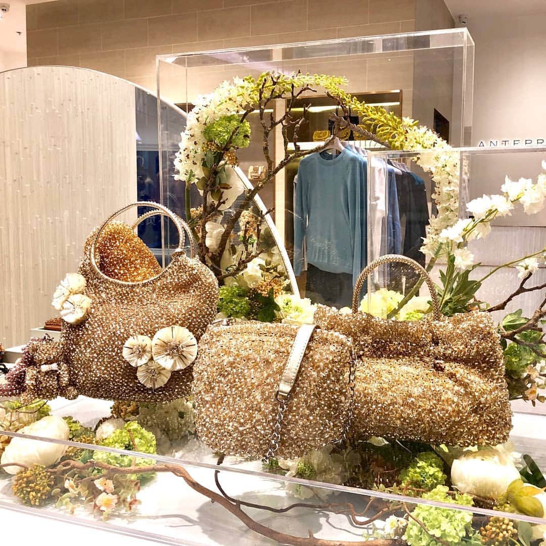 ANTEPRIMAさんのインスタグラム写真 - (ANTEPRIMAInstagram)「Soak in the summer vibe featuring the Giant WIREBAG art installation and delightful summer garden in our MIXC SHENZHEN BAY store! Visit us from now till Sep 19 and refresh the season!  #anteprima #summergarden #wirebag #anteprimawirebag #summervibe #art #SS19 #springsummer2019 #summerbag #fashion #style #stylish #elegance #photo #handbag #instabags #italian #instafashion #instabags #fashiondesign #アンテプリマ #ワイヤーバッグ #キラキラバッグ#mixcshenzhenbay」8月6日 17時19分 - anteprimaofficial