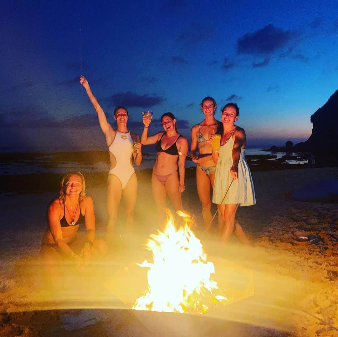 ブロンテ・キャンベルさんのインスタグラム写真 - (ブロンテ・キャンベルInstagram)「Girls week in Bali done ft. Shallow water belly-flops, marshmallows at sundown, fooling Finns into thinking we could behave like VIPs and a great bunch of girls who made it all unforgettable 😍」8月6日 17時20分 - bronte_campbell