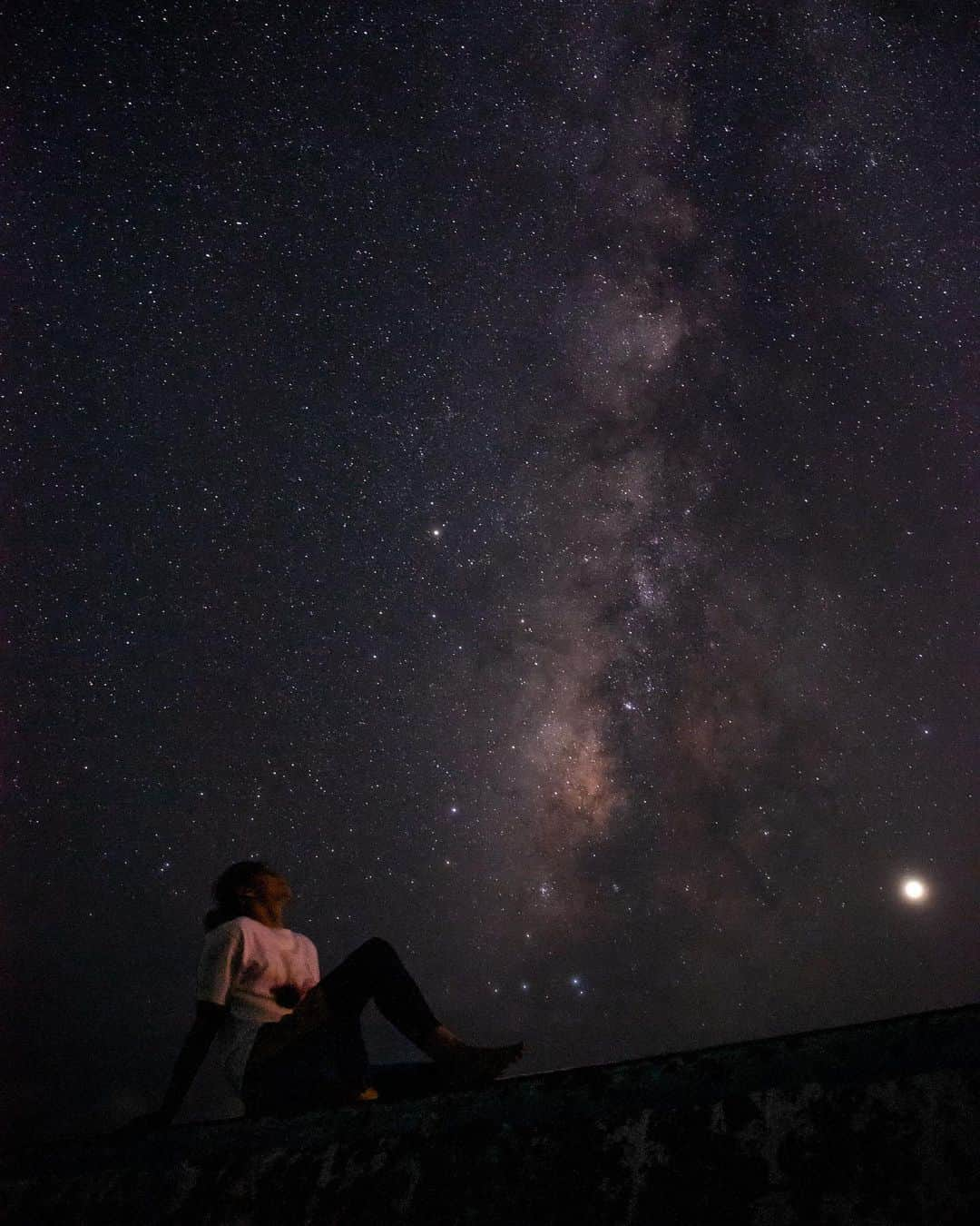 小野裕人さんのインスタグラム写真 - (小野裕人Instagram)「天の川ドーーン‼️😍 #miyakojima#japan#star#MilkyWay#nightview#Stargazing#speacnpics#canon#5D#星#星空#天の川#天体観測#一眼レフ#写真#エモT#宮古島#伊良部島#最高」8月6日 17時25分 - yuuto0514