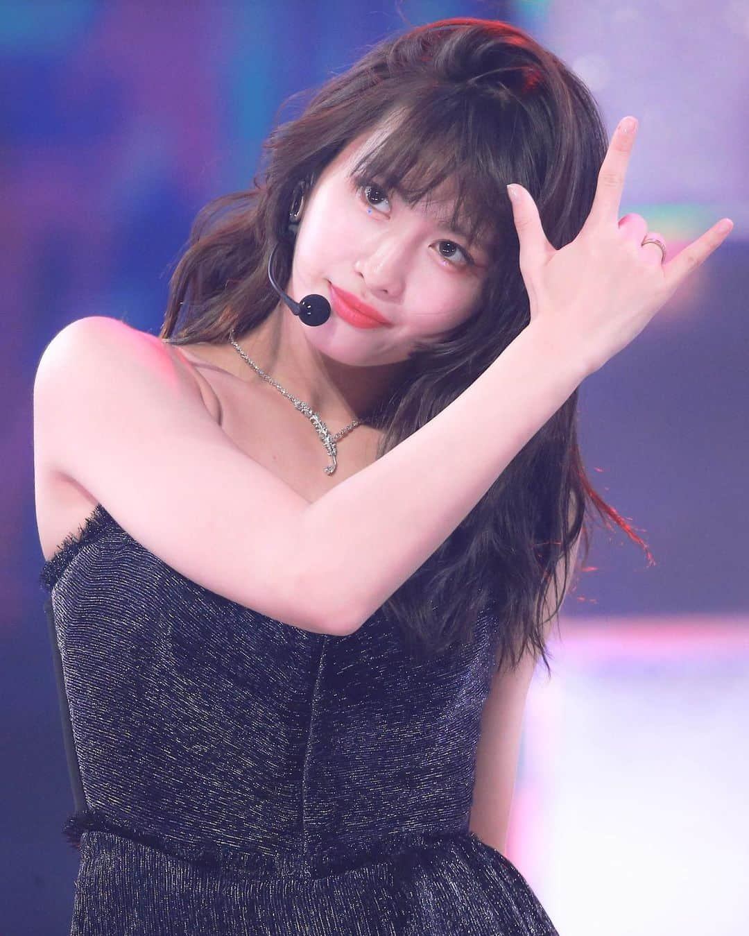 モモさんのインスタグラム写真 - (モモInstagram)「♡ [Fantaken] 190801 - M2 x Genie Music Awards -  #MOMO #트와이스 #모모 #平井もも #もも #TWICE © fancy raccoon, peach fairy, moingxtwice」8月6日 17時26分 - momojype