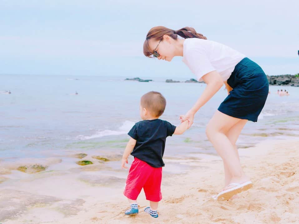 保田圭さんのインスタグラム写真 - (保田圭Instagram)「ウミガメを見にラニカイビーチへ♡たくさんのウミガメに会えました\(//∇//)\ #ハワイ #詳しくはブログをご覧下さい」8月6日 17時32分 - keiyasuda1206