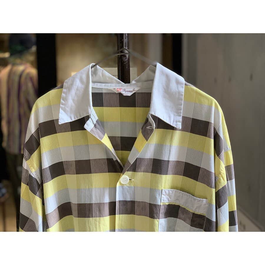 dracaenaさんのインスタグラム写真 - (dracaenaInstagram)「. 【recommend item】 "check pajama shirt"  ライトグレーとレモンイエローのチェックが爽やかな印象のパジャマシャツ。  パジャマなので普通のシャツよりボタンが少ないのも特徴ですね。  薄手の綿素材なので、今の時期の羽織としても最適です。 . . . #dracaena_kichijoji#古着屋ドラセナ#ドラセナ#古着#vintage#used#fashion#vintagefashion#vintageclothing#vintageshirt」8月6日 17時57分 - dracaena_kichijoji