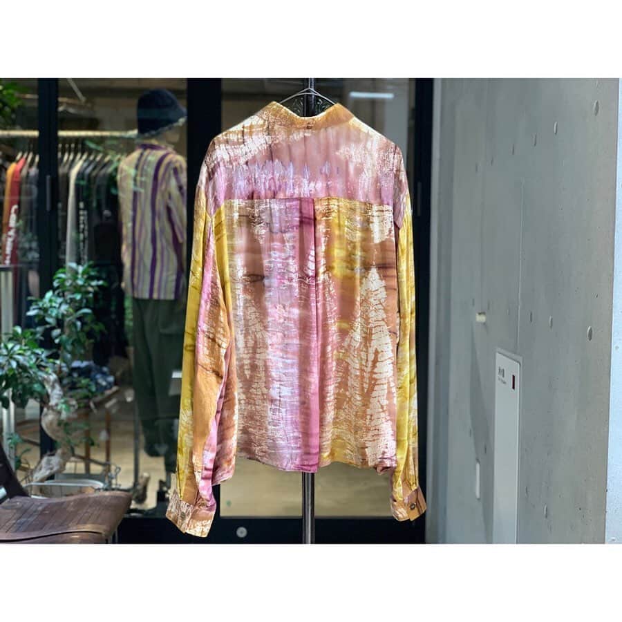 dracaenaさんのインスタグラム写真 - (dracaenaInstagram)「. 【recommend item】 "print shirt"  黄色から紫にかけてのグラデーション。  水彩絵の具で色付けしたかのような目を引くデザイン。  コーディネートの主役になるシャツ、いかがでしょうか？ . . . #dracaena_kichijoji#古着屋ドラセナ#ドラセナ#古着#vintage#used#fashion#vintagefashion#vintageclothing#vintageshirt」8月6日 17時57分 - dracaena_kichijoji