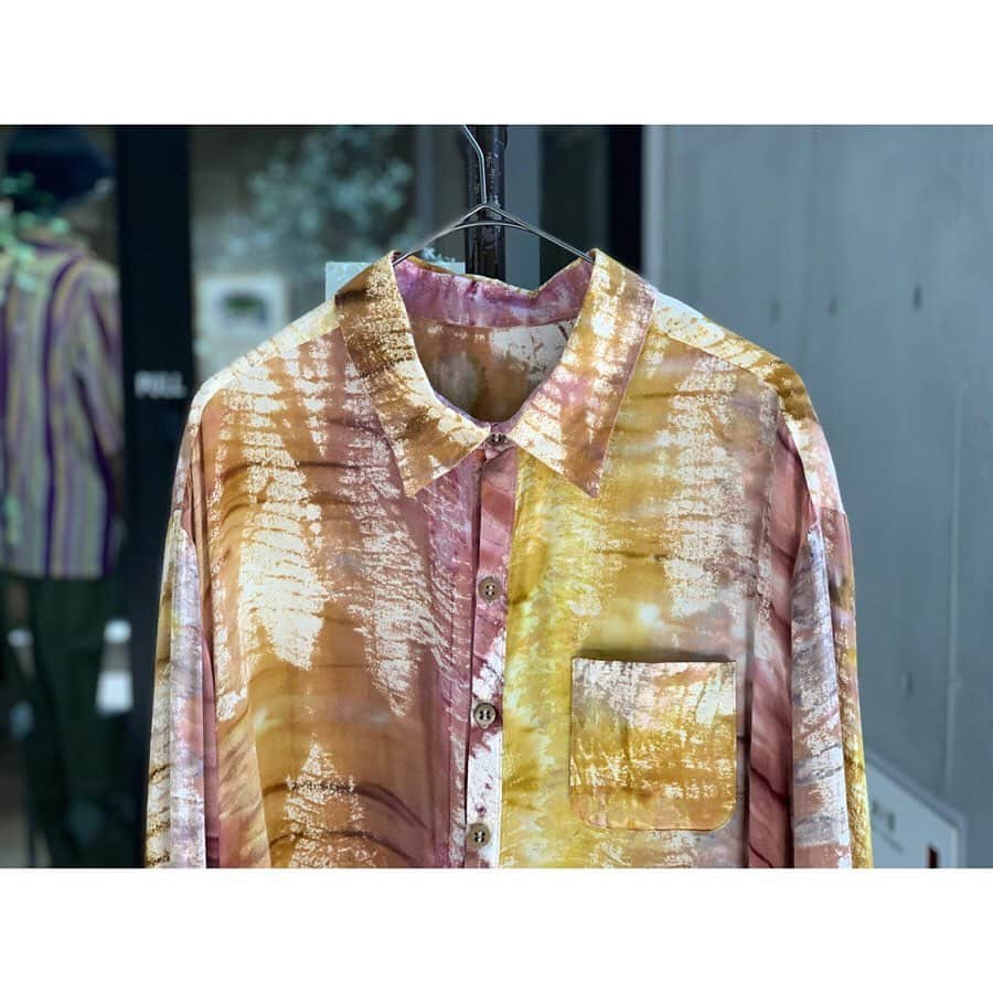 dracaenaさんのインスタグラム写真 - (dracaenaInstagram)「. 【recommend item】 "print shirt"  黄色から紫にかけてのグラデーション。  水彩絵の具で色付けしたかのような目を引くデザイン。  コーディネートの主役になるシャツ、いかがでしょうか？ . . . #dracaena_kichijoji#古着屋ドラセナ#ドラセナ#古着#vintage#used#fashion#vintagefashion#vintageclothing#vintageshirt」8月6日 17時57分 - dracaena_kichijoji