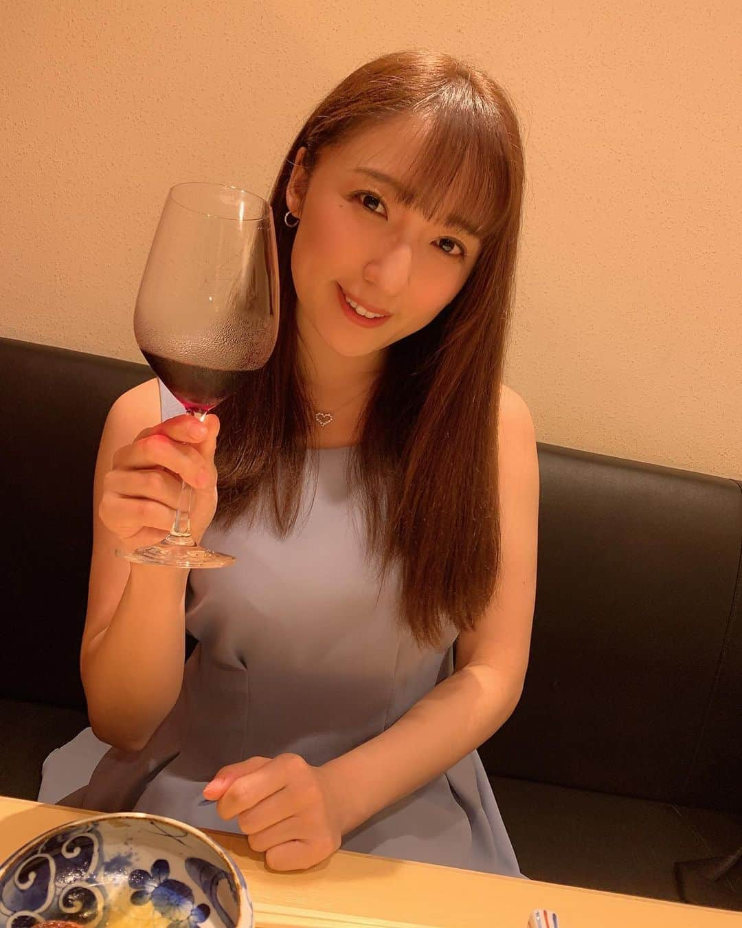 七瀬りりこさんのインスタグラム写真 - (七瀬りりこInstagram)「素敵なお店発見❤️ 楽しかった！  美味しかった！  #銀座 #新橋 #赤ワイン #夏トリュフ #牡蠣フライ #鉄火巻き #鰻の白焼き #ポテトサラダ #くーた」8月6日 17時50分 - ririkonanase