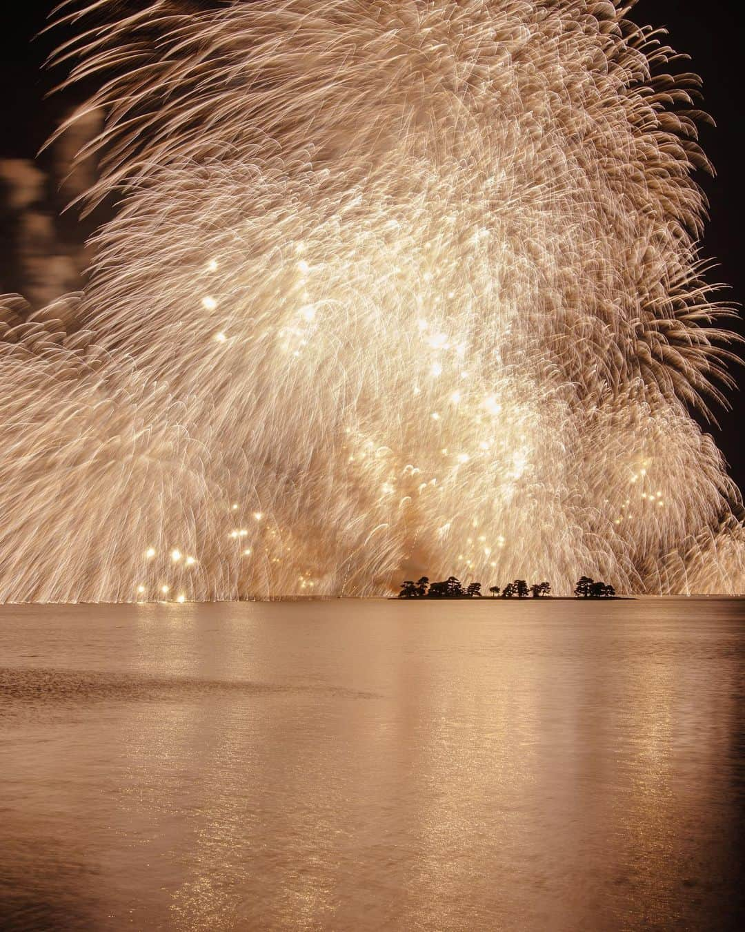 Takefumi Tezkaのインスタグラム：「✴︎松江水郷祭2019🎆 ✴︎フィナーレ ✴︎ ✴︎ ✴︎島根県」