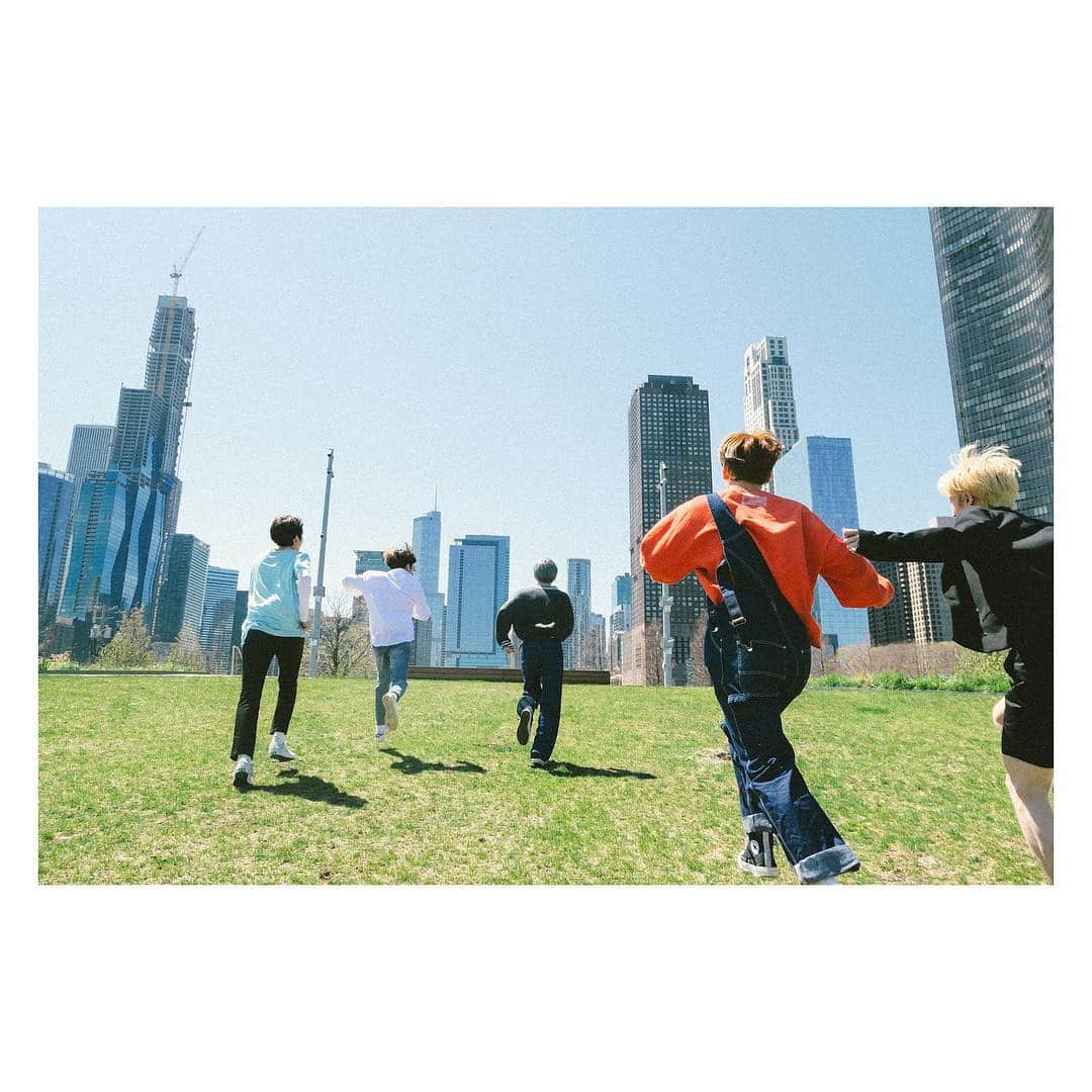 Tomorrow X Togetherさんのインスタグラム写真 - (Tomorrow X TogetherInstagram)「TOMORROW X TOGETHER rec. #TXTrec @ CHICAGO ‘Our Summer’ (selfie ver.) #투모로우바이투게더 #TXT #SOOBIN #YEONJUN #BEOMGYU #TAEHYUN #HUENINGKAI #수빈 #연준 #범규 #태현 #휴닝카이 #TOMORROW_X_TOGETHER #TXTSHOWCASE」8月6日 18時00分 - txt_bighit