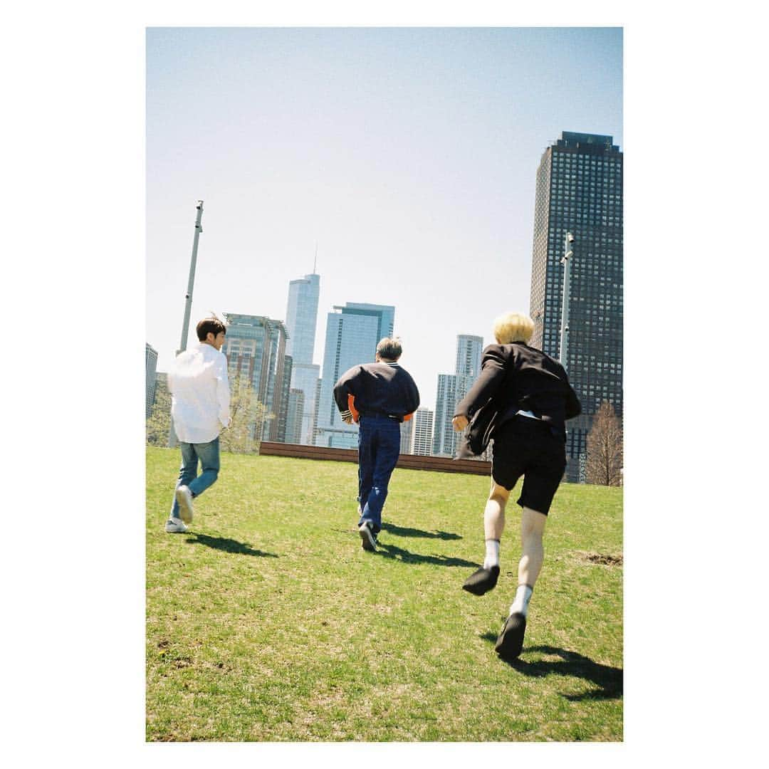 Tomorrow X Togetherさんのインスタグラム写真 - (Tomorrow X TogetherInstagram)「TOMORROW X TOGETHER rec. #TXTrec @ CHICAGO ‘Our Summer’ (selfie ver.) #투모로우바이투게더 #TXT #SOOBIN #YEONJUN #BEOMGYU #TAEHYUN #HUENINGKAI #수빈 #연준 #범규 #태현 #휴닝카이 #TOMORROW_X_TOGETHER #TXTSHOWCASE」8月6日 18時00分 - txt_bighit