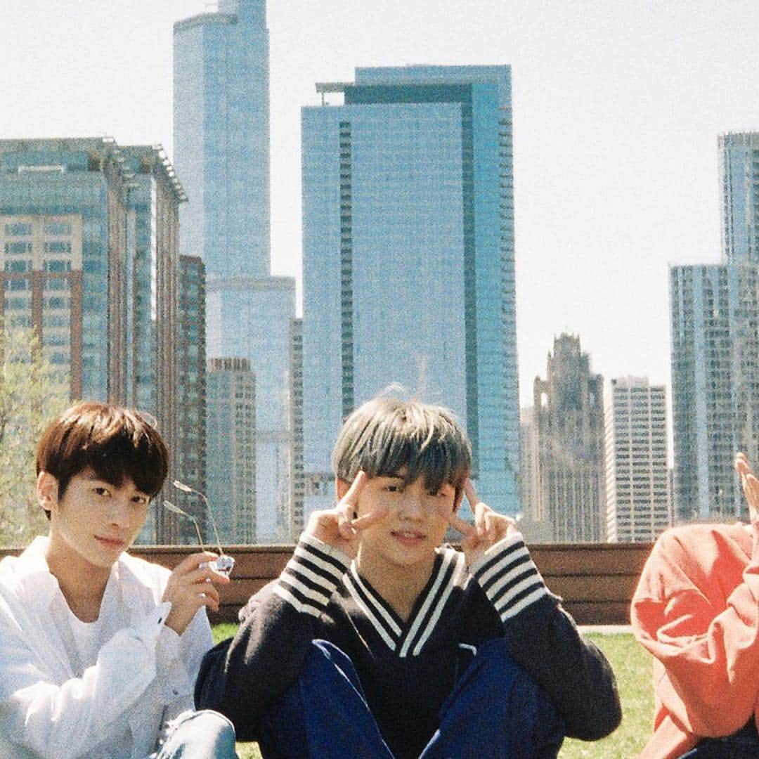 Tomorrow X Togetherさんのインスタグラム写真 - (Tomorrow X TogetherInstagram)「TOMORROW X TOGETHER rec. #TXTrec @ CHICAGO ‘Our Summer’ (selfie ver.) #투모로우바이투게더 #TXT #SOOBIN #YEONJUN #BEOMGYU #TAEHYUN #HUENINGKAI #수빈 #연준 #범규 #태현 #휴닝카이 #TOMORROW_X_TOGETHER #TXTSHOWCASE」8月6日 18時00分 - txt_bighit