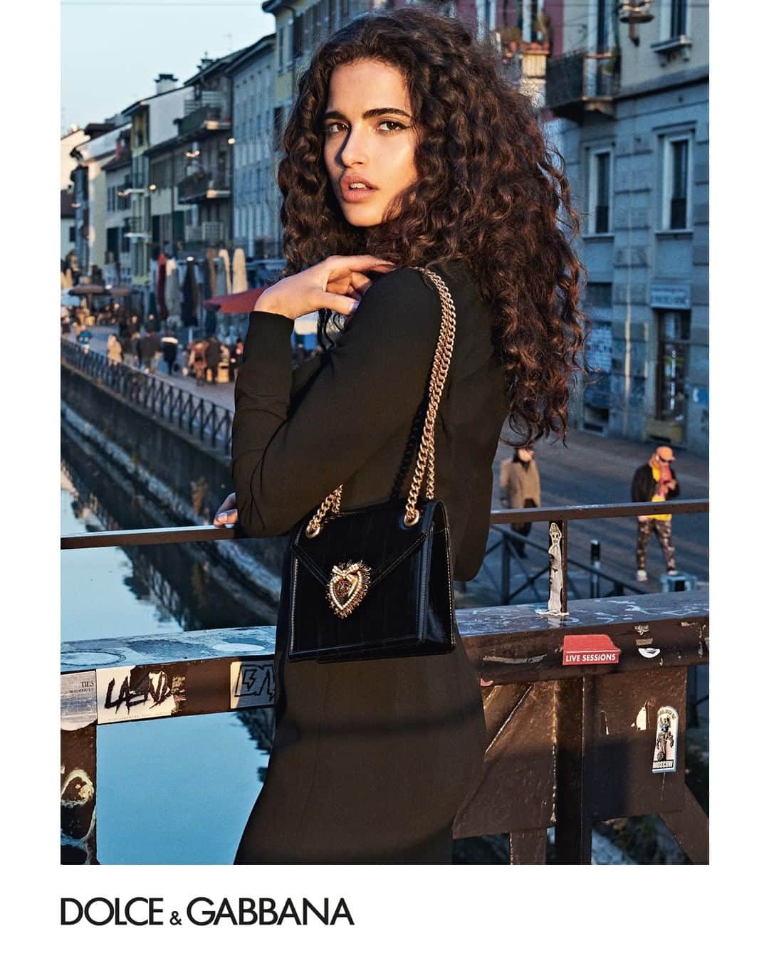 ドルチェ&ガッバーナさんのインスタグラム写真 - (ドルチェ&ガッバーナInstagram)「The new Dolce&Gabbana Fall Winter 2019-20 Women's Accessories Campaign, shot in Milan by Branislav Simoncik. #DGCampaign #DGFW20 #DGELEGANZA #DGWomen」8月6日 18時01分 - dolcegabbana
