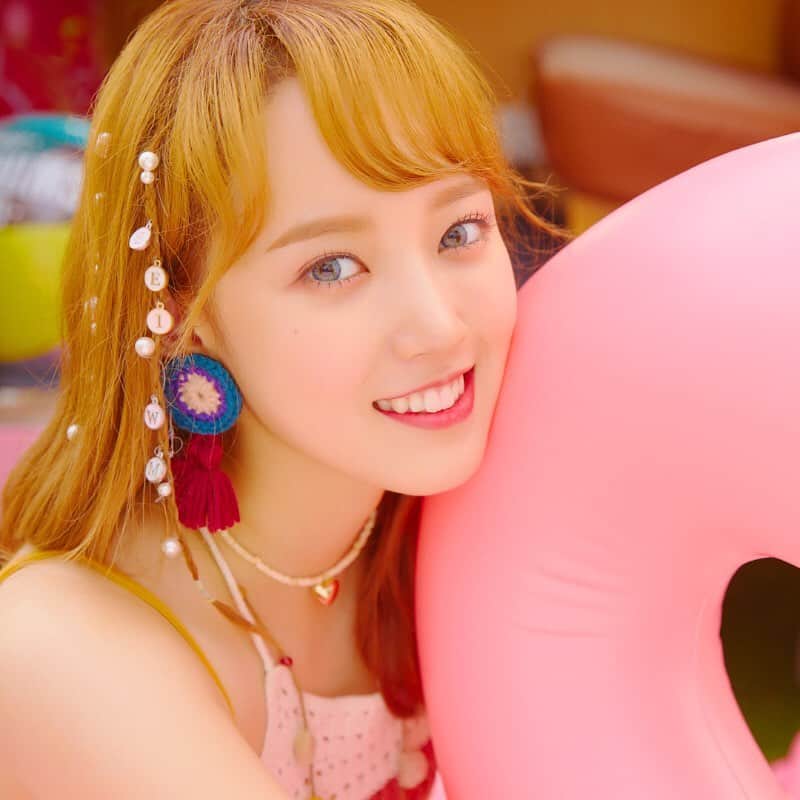Weki Mekiのインスタグラム：「WEKI MEKI 2ND SINGLE ALBUM REPACKAGE [WEEK END LOL] ⠀ <WEEK END LOL - IMAGE TEASER #WEEKEND> ⠀ ☀ ONLINE RELEASE 2019.08.08 🏖 OFFLINE RELEASE 2019.08.14 ⠀ #위키미키 #WEKIMEKI #WEEKENDLOL #TIKITAKA #티키타카」