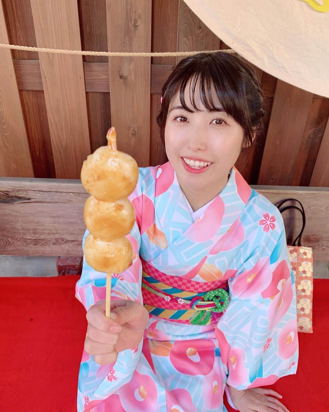 のインスタグラム：「﻿ ﻿ 夏❄️🍧🍉﻿ ﻿ ﻿ 海とか花火とか﻿ みんな行きました～？？﻿ ﻿ ﻿ 私も﻿ 浴衣着たりしたいな～🥳💓﻿ ﻿ ﻿ #浴衣#過去pic#だんご#和装#川越#川越食べ歩き #こやゆりフード#こやゆりコーデ」