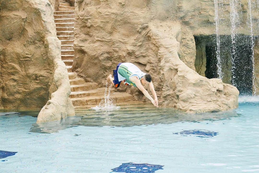 プニエル のインスタグラム：「Feels like it’s over 100 degrees F (40 in C) in Korea  right now...make the heat go away by blasting #FLY23 !  한국에 40도 넘운 기분...FLY23 크게 들으면서 이 열기를 없애버려요 !!」