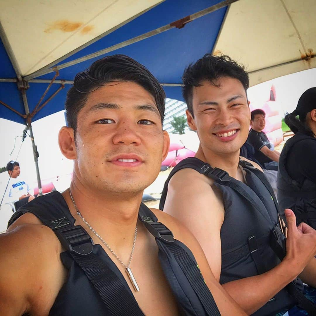 藤田慶和さんのインスタグラム写真 - (藤田慶和Instagram)「人生初SUP🛹 #sup #マリンスポーツ #南国 #沖縄 #沖縄旅行 #親友 #東福岡 #off」8月6日 18時10分 - yoshikazu15