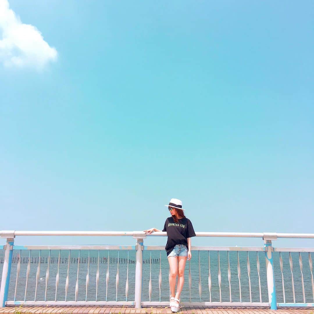 佐藤もも子のインスタグラム：「#scrosstyo #sea #fashion #photo #model #summer #girl #sky #apparel #アパレル #着用モデル #モデル #撮影 #海 #南国 #リゾート #夏 #カジュアル #カジュアルコーデ #写真 #ポートレート  男女問わず、年齢幅広く着られるデザイン💎」
