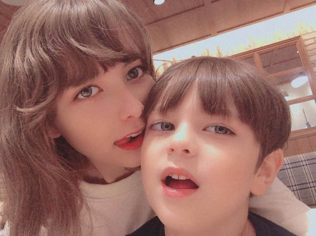 嵐莉菜さんのインスタグラム写真 - (嵐莉菜Instagram)「sooooo cute(  ˊᵕˋ )🧡 #弟 #リオン #brother  #love」8月6日 18時19分 - lina_arashi