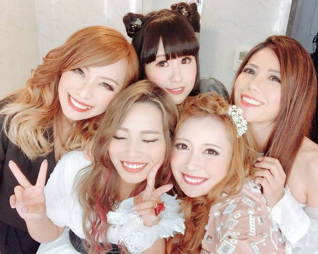 R!Nのインスタグラム：「Aldiousの新ボーカルとして 加入させて頂くことになりました！！ 詳しいコメントは公式HPに載せていただいておりますので、ぜひご覧ください。  これから始まる新生Aldiousの応援を、どうぞよろしくお願い致します。  #Aldious #newvocal #ringemie #アルディアス」