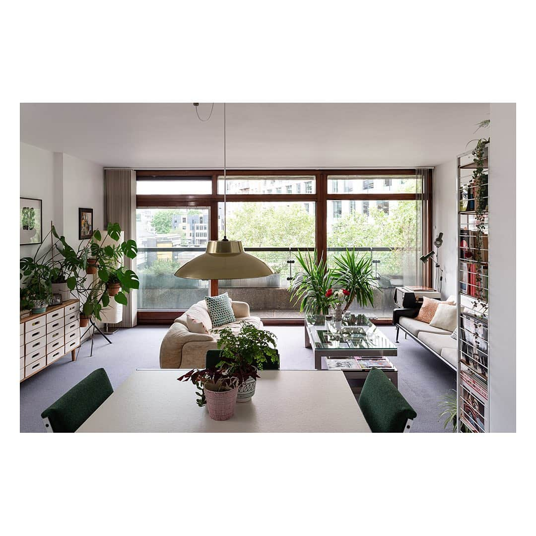 The Modern Houseさんのインスタグラム写真 - (The Modern HouseInstagram)「#forsale an immaculate ‘type 40’ apartment in Seddon House on the Barbican Estate. Link in our bio to see the sales particulars.」8月6日 18時39分 - themodernhouse