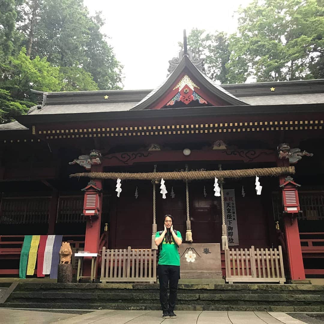 LOVE ME DOさんのインスタグラム写真 - (LOVE ME DOInstagram)「冨士浅間神社へ！写真のアップが遅れたのですが、石割神社の後に行きました。汗だくになり温泉施設でTシャツを買って着替えました。 #冨士浅間神社」8月6日 18時51分 - lovemedo_fortunteller