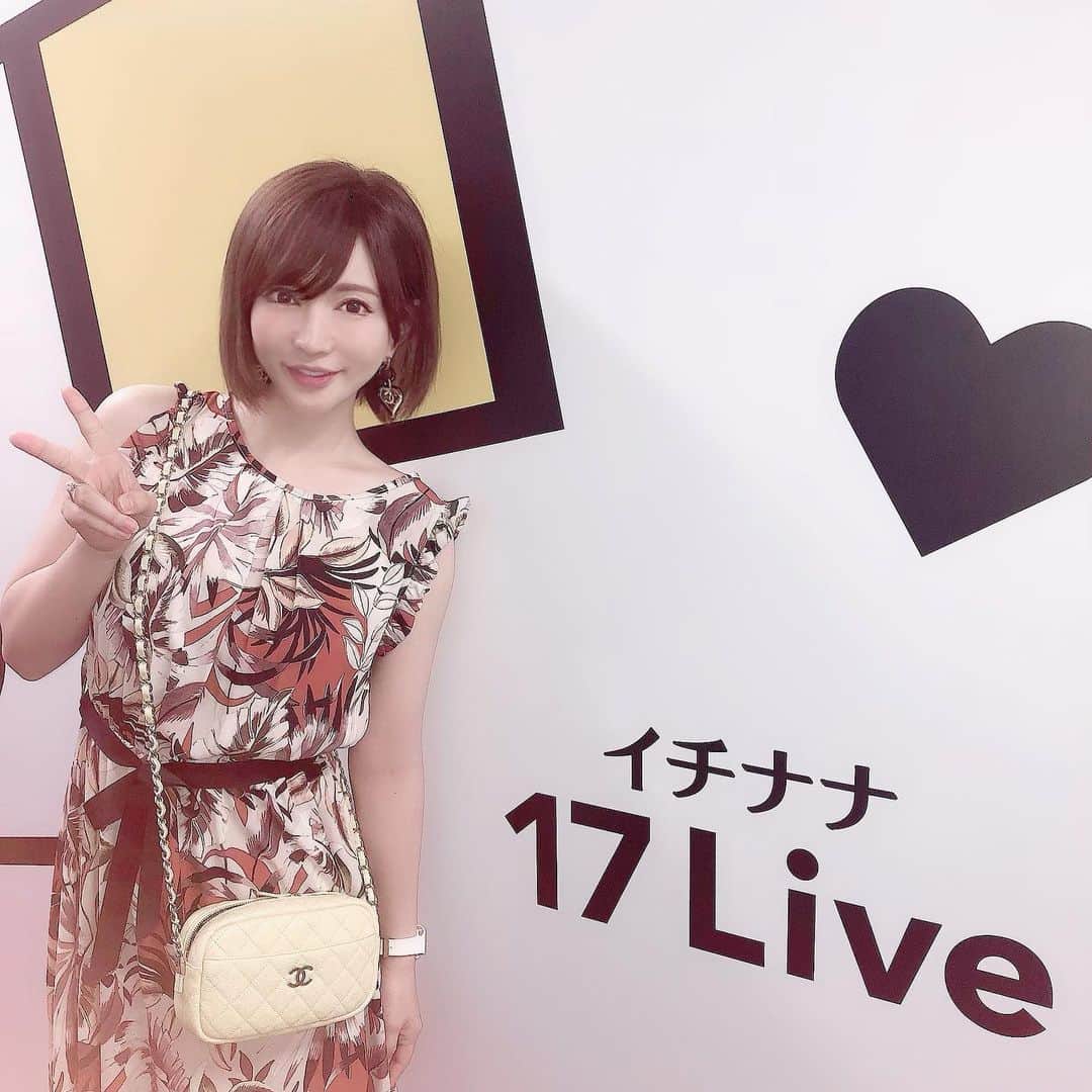 里美ゆりあのインスタグラム：「17LIVEしてきたよ♡♡ 楽しかったー✩゜*⸜(ू ◜࿁◝ )  次の配信も楽しみ😊  #17#17LIVE#里美ゆりあ#配信#動画編集#動画#movie#イチナナ」