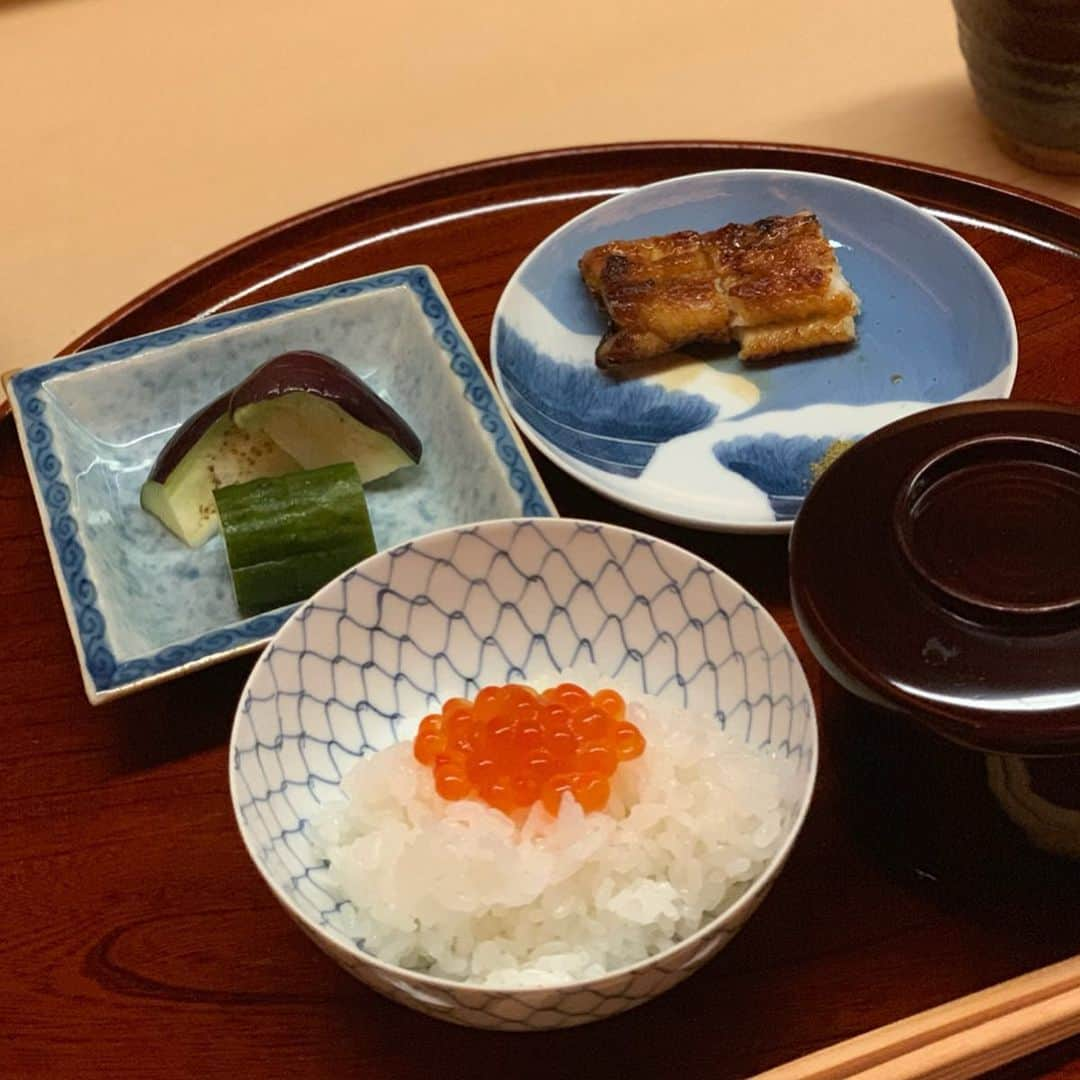 沢瀉美緒さんのインスタグラム写真 - (沢瀉美緒Instagram)「※ Finest Japanese cuisine in Tokyo 🇯🇵 . この前の松川の続き… ◆賀茂茄子の炭火焼 ◆すっぽんと揚げ牛蒡 ◆鱧のしゃぶしゃぶ ◆ひやむぎ ◆炊きたてご飯 ◆うなぎの蒲焼 . 個人的に夏の食材って魅力的では ないけど、やっぱり松川さんは 格別✨ . ごちそうさまでした💛 . . #matsukawa #松川 #和食 #japanesecuisine #ミシュラン #Michelin #ミオログ」8月7日 0時44分 - mio_omodaka