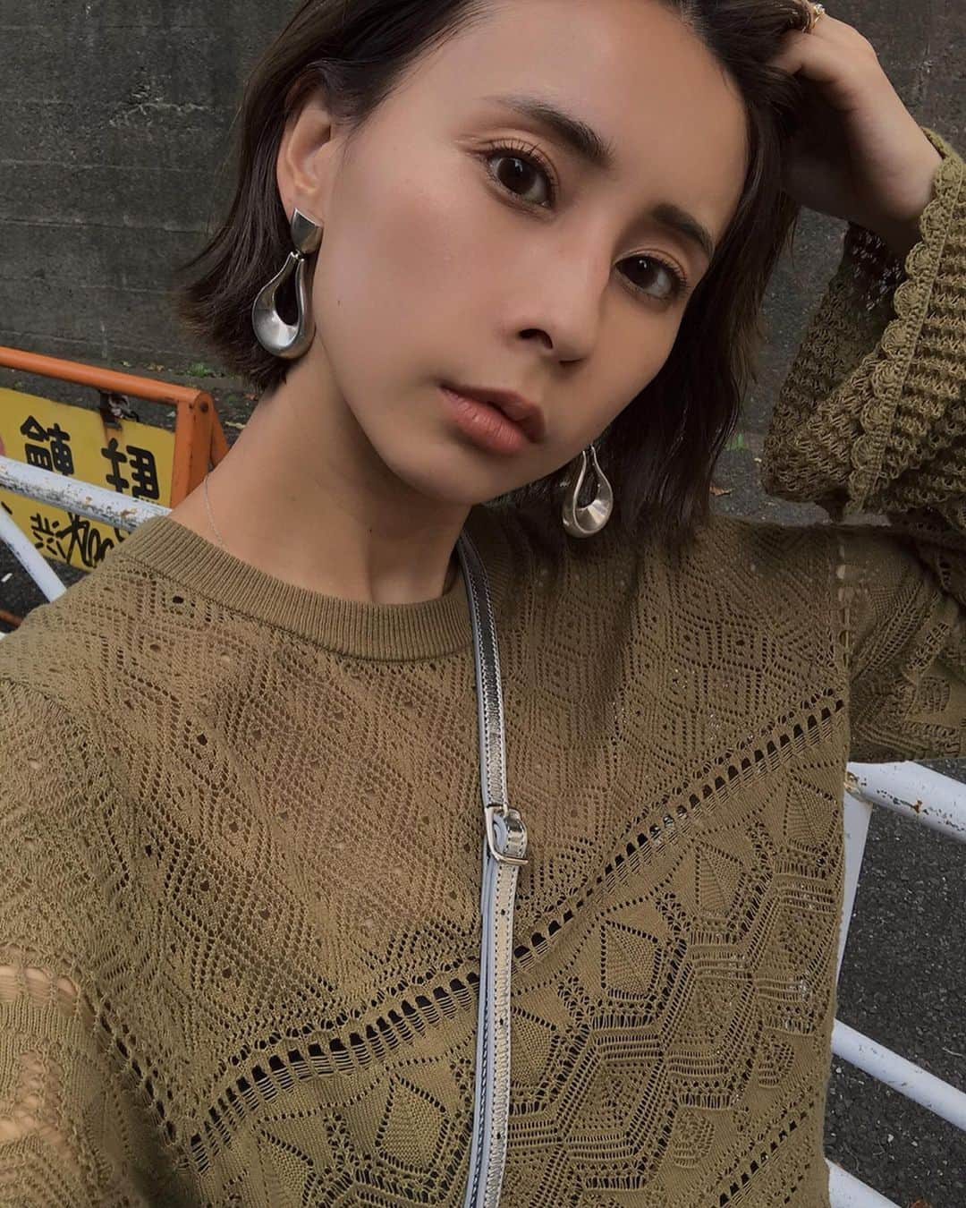 黒石奈央子さんのインスタグラム写真 - (黒石奈央子Instagram)「あめりふく。 . LACY FUSUMA KNIT TOP ¥15700+tax 8/9 THERMAL BOOTS CUT PT ¥12900+tax 8/13 靴 バッグ  AW アクセ  AW . . このスウェットのフレアパンツ美脚すぎて二色買いしてしまった。 楽チンだから今日の飛行機コーデにも活躍してるパンツ！ .  @ameri_shinjuku @amerivintage @ameri_daikanyama @ameri.shinsaibashi #ameri#amerivintage #fashion #coordinate#ootd#outfit#osanposnap #705_outfit #大人ファッション #大人コーディネート #大人スタイル #modestyle #modefashion#modecasual」8月6日 19時17分 - blackstone705