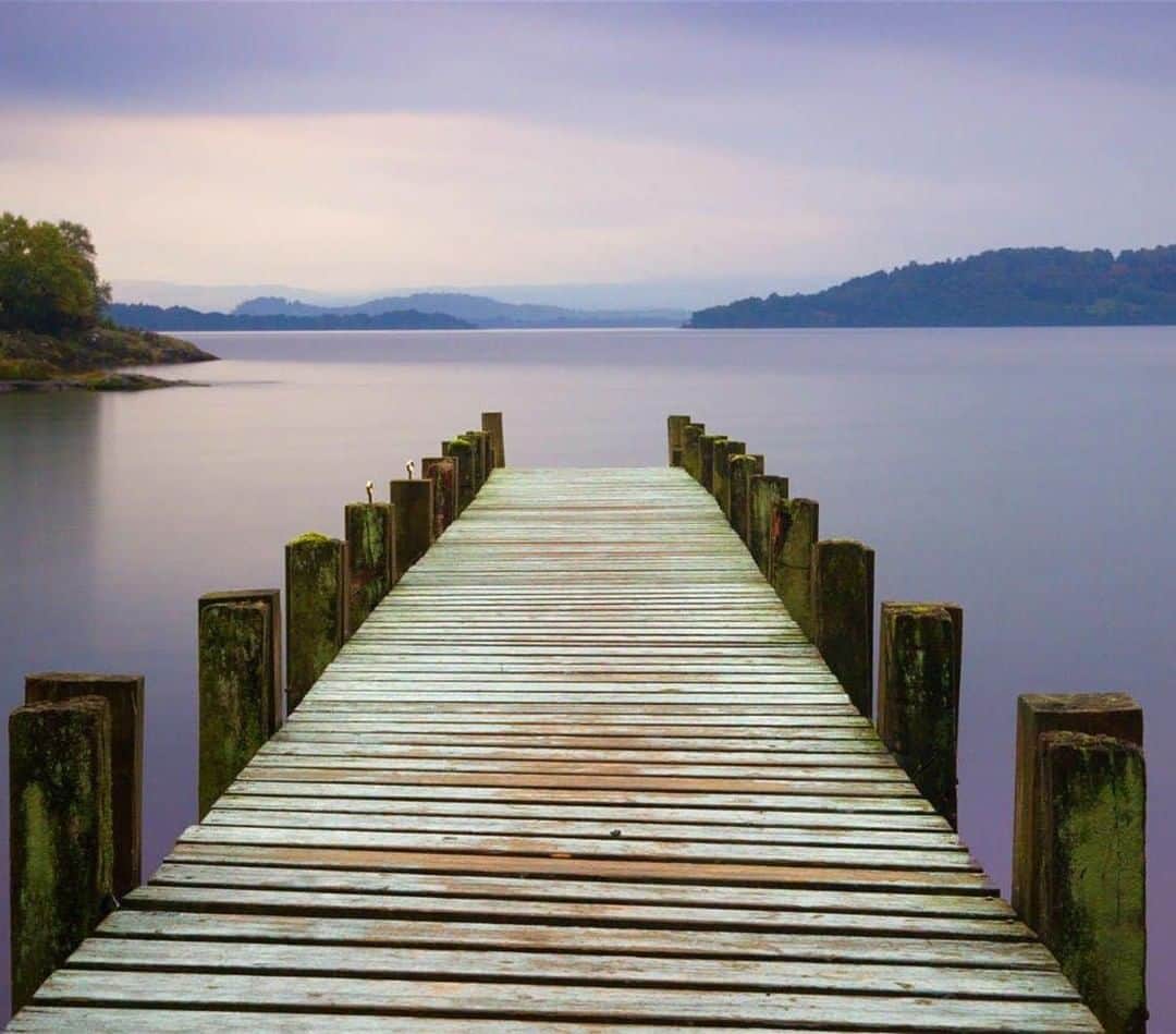 Lonely Planetさんのインスタグラム写真 - (Lonely PlanetInstagram)「Would you be brave enough to take a dip in Loch Lomond? The expansive Scottish lake is prime for wild swimming, enticing a steady stream of hardy outdoor enthusiasts into its silky depths every year. Tap our link in bio for 7 more of the best places for (completely free!) wild swimming in Europe. 🏊」8月6日 19時18分 - lonelyplanet