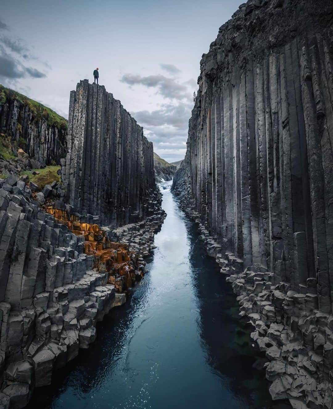 Canon Photographyさんのインスタグラム写真 - (Canon PhotographyInstagram)「This place in Iceland is crazy!  Photography | @jordhammond  Canon 5D Mark IV #iceland #canon_photos」8月6日 19時21分 - cpcollectives