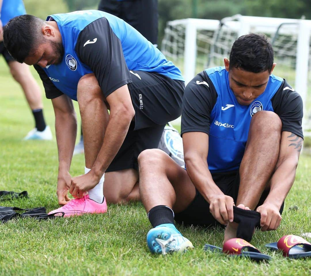 アタランタBCさんのインスタグラム写真 - (アタランタBCInstagram)「Here we go again! 🏃‍♂️ Riprendono gli allenamenti al Centro Bortolotti 💪 — #GoAtalantaGo ⚫️🔵 #preseason #Atalanta #Bergamo #football #training」8月6日 19時51分 - atalantabc