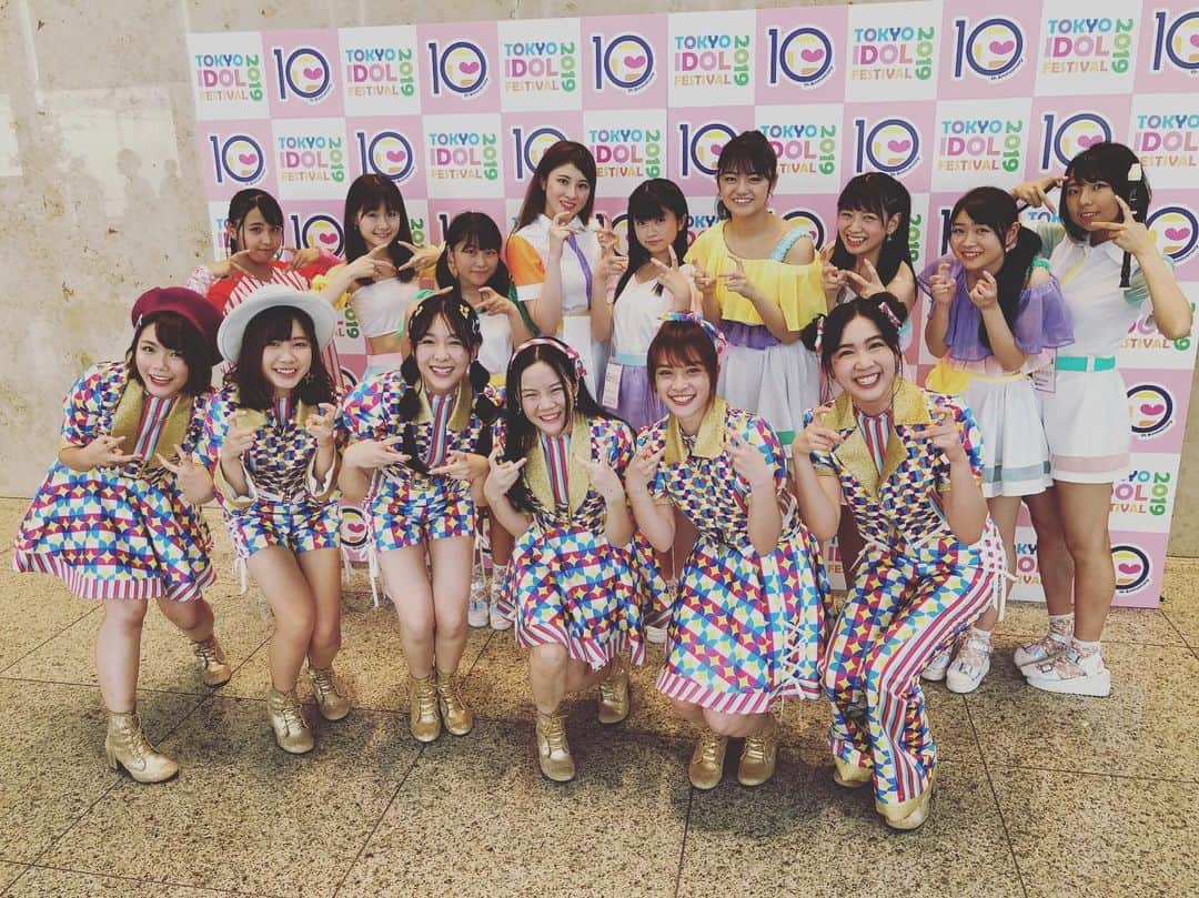 アップアップガールズ (仮)のインスタグラム：「アップアップガールズ（２）です！ BNK48と写真撮って頂きました！ タイの皆さんの所でも是非ライブしたいです！ 必ずいきます！ 応援よろしくお願いします！  พวกเรา Up Up Girls(2) ค่ะ !  วันนี้ได้ถ่ายรูปกับสมาชิก BNK48 ด้วยค่ะ ! พวกเราก็อยากไปแสดงไลฟ์ที่ประเทศไทยมากๆค่ะ ฝากติดตามพวกเราด้วยนะคะ !  #bnk48 #bnk」