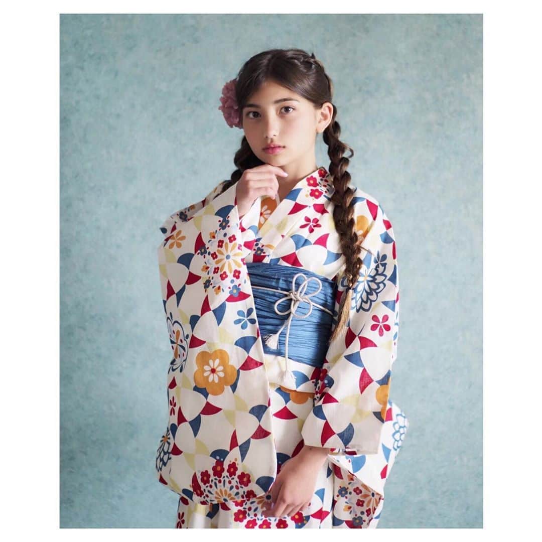 りりあさんのインスタグラム写真 - (りりあInstagram)「浴衣❤︎ こっちはちょっと可愛い感じかなぁ^ ^ #Uncocon #かわいい浴衣いっぱい @uncocon_official  #浴衣 #夏 #夏祭り #夏休み #エンジョイ中 #summer #yukata #kimonogirl #juniormodel #ジュニア浴衣 #photogenic」8月6日 19時47分 - lilliakarina