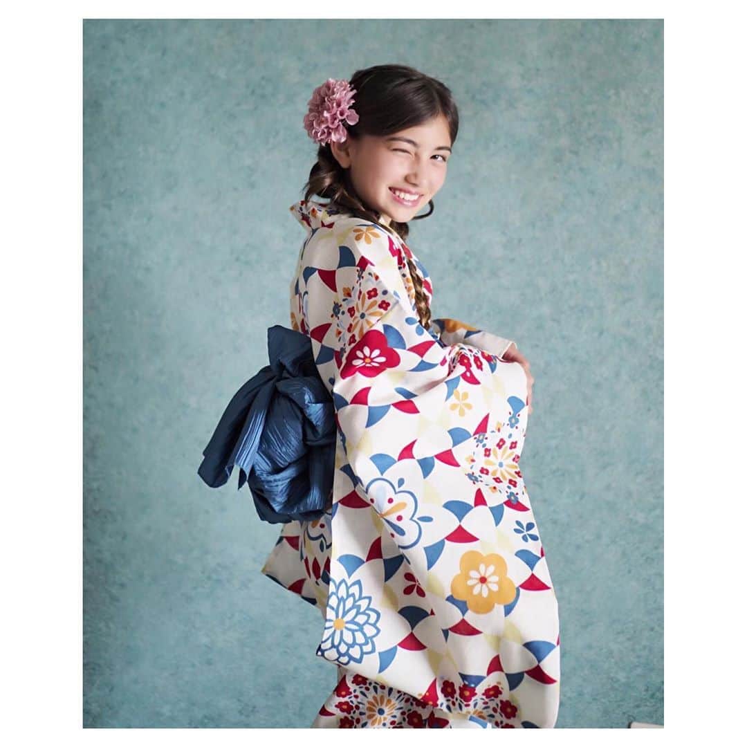 りりあさんのインスタグラム写真 - (りりあInstagram)「浴衣❤︎ こっちはちょっと可愛い感じかなぁ^ ^ #Uncocon #かわいい浴衣いっぱい @uncocon_official  #浴衣 #夏 #夏祭り #夏休み #エンジョイ中 #summer #yukata #kimonogirl #juniormodel #ジュニア浴衣 #photogenic」8月6日 19時47分 - lilliakarina