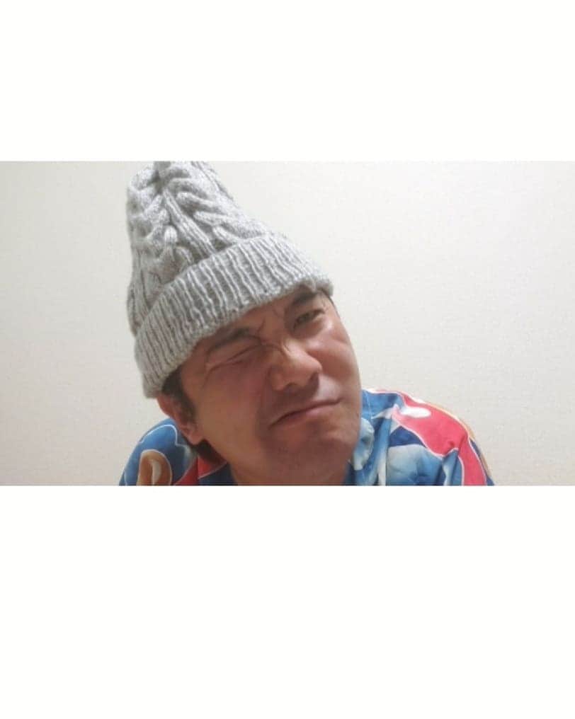 アイパー滝沢さんのインスタグラム写真 - (アイパー滝沢Instagram)「峯岸みなみちゃんがアイパーさん手編みのニット帽を被ってホゥ。みなみちゃん編み物チャンネルにも出てくれてるよホゥ。可愛いよねー。ホゥ。 編み物動画も見といてホゥ。 →https://youtu.be/0OZDpLr6SIk #handmade #knitting #Crochet #峯岸みなみ #ニット帽 #AKB #ハマナカ毛糸 #よしもと芸人 #ももたろう #吉本興業 #編み物 #ケーブル模様」8月6日 19時47分 - t.aipa