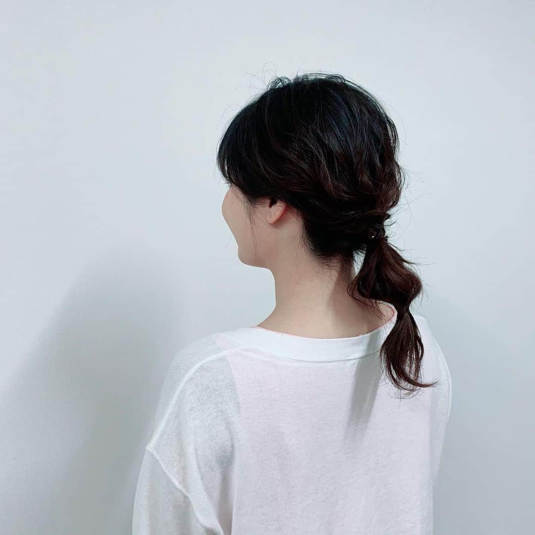 山﨑真依さんのインスタグラム写真 - (山﨑真依Instagram)「＊ きょうのヘアセット、 ヘアメイクさんが「玉ねぎ」と呼んでいたふわふわのお団子？がかわいらしかったです😊 ＊  少し不安定なお天気ですね…  できることなら、 心までどんよりしないように過ごしたいものです。 ＊  #ほーなん #テレビ愛媛 #アナウンサー #ヘアセット #ヘアアレンジ #玉ねぎ #私服」8月6日 19時52分 - yamasaki_mai0215