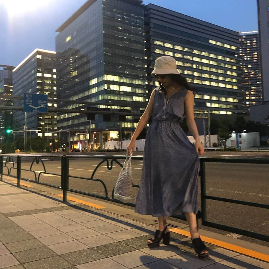 青島妃菜さんのインスタグラム写真 - (青島妃菜Instagram)「.﻿ ﻿ この間の私服〜〜🖤﻿ ガーリーよりのカジュアルコーデ😂﻿ ﻿ タグ付けしてるよ🏷﻿ ﻿ あ！バックとバケットハットとサングラスはwegoです😘﻿ ﻿ #あおしまコーデ  #私服 #コーデ #ootd  #モデル #model #青島妃菜 #dazzlin #wego #moussy #ガーリーコーデ #カジュアルコーデ #ワンピース #花柄ワンピース」8月6日 19時58分 - hina1226_01