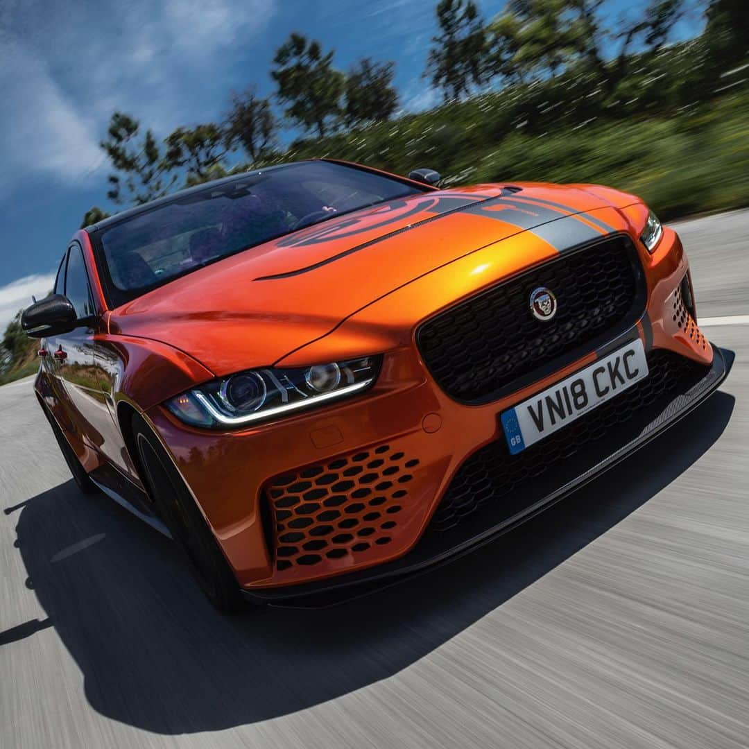 Jaguarさんのインスタグラム写真 - (JaguarInstagram)「Born to perform.  #Jaguar #XE #SV #Project8 #SVO #SpecialVehicleOperations #SuperCar #SportsCar #HypeCar #CarsofInstagram」8月6日 20時10分 - jaguar