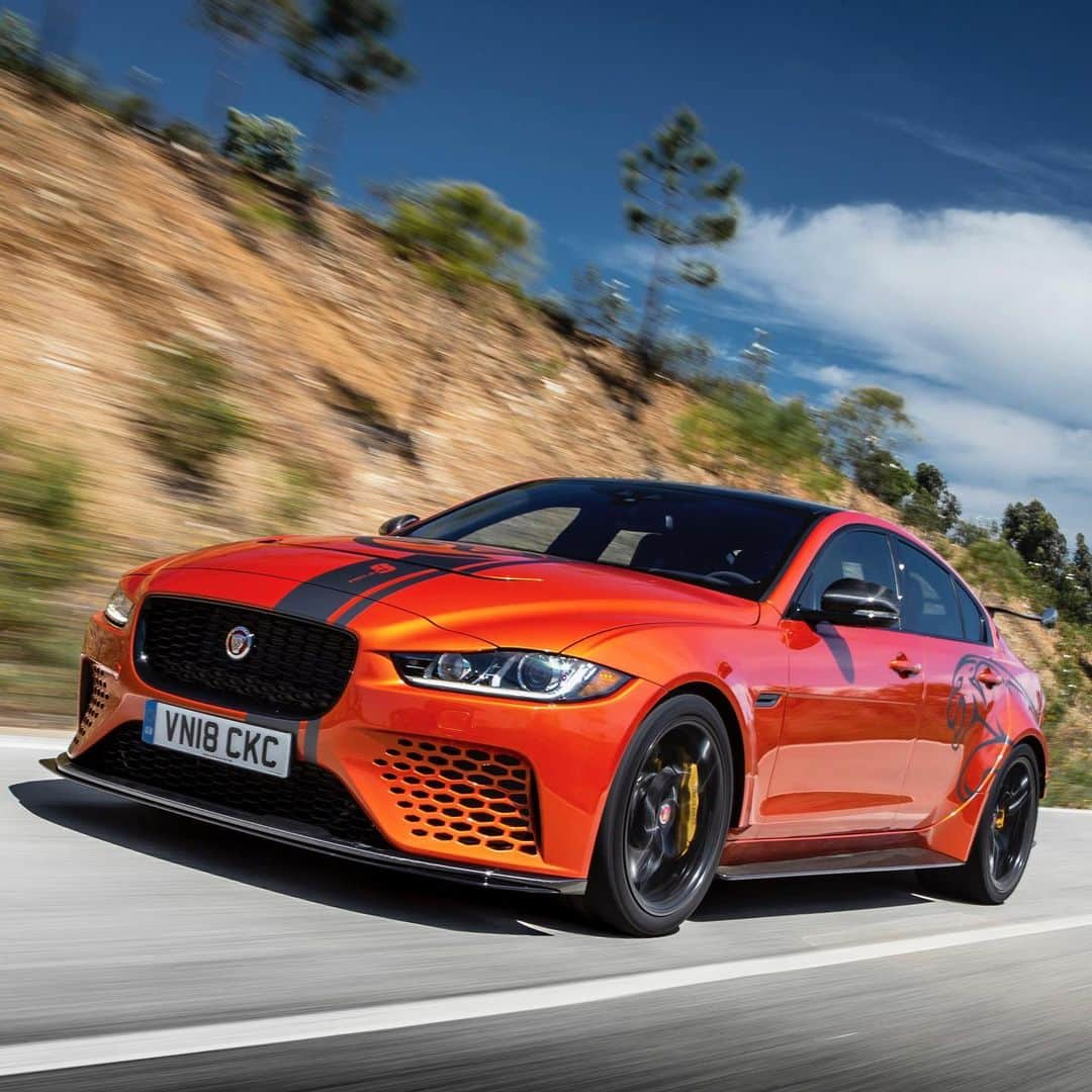 Jaguarさんのインスタグラム写真 - (JaguarInstagram)「Born to perform.  #Jaguar #XE #SV #Project8 #SVO #SpecialVehicleOperations #SuperCar #SportsCar #HypeCar #CarsofInstagram」8月6日 20時10分 - jaguar