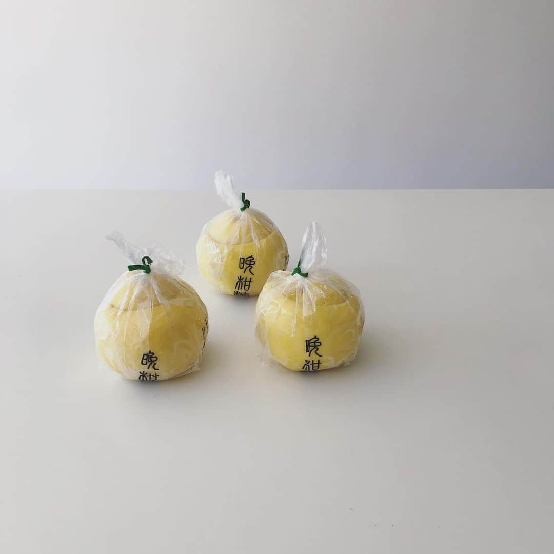 渡辺有子さんのインスタグラム写真 - (渡辺有子Instagram)「わかなちゃんからの手土産で涼をとる。老松の晩柑糖、ありがたや。」8月6日 20時18分 - yukowatanabe520