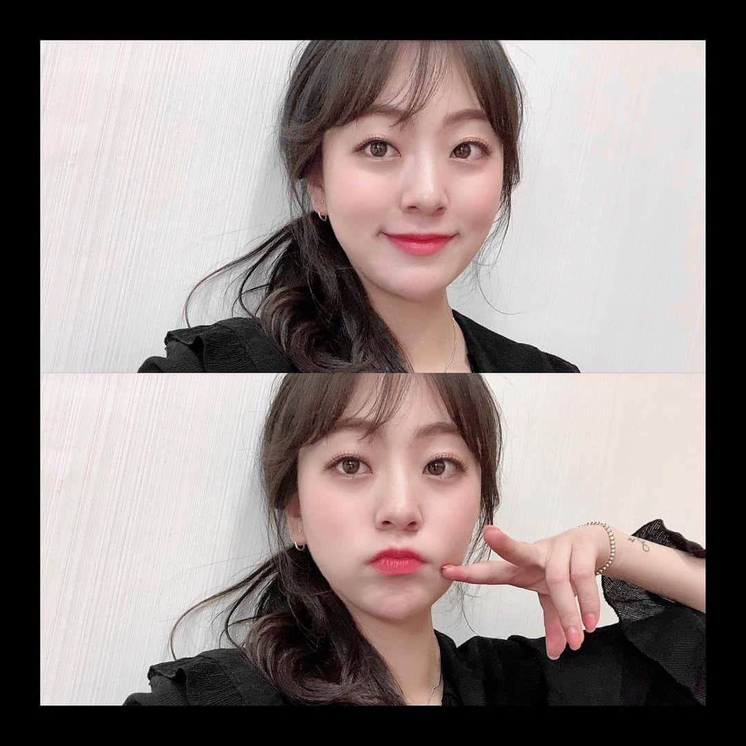 郭珉整さんのインスタグラム写真 - (郭珉整Instagram)「오랜만에 촬영~  메이크업 받으니까 신남💓💓 @aluu_eunkyoung  은경쌤 넘나 고마와용 선물도🤭😚」8月6日 20時20分 - minjeong_kwak94