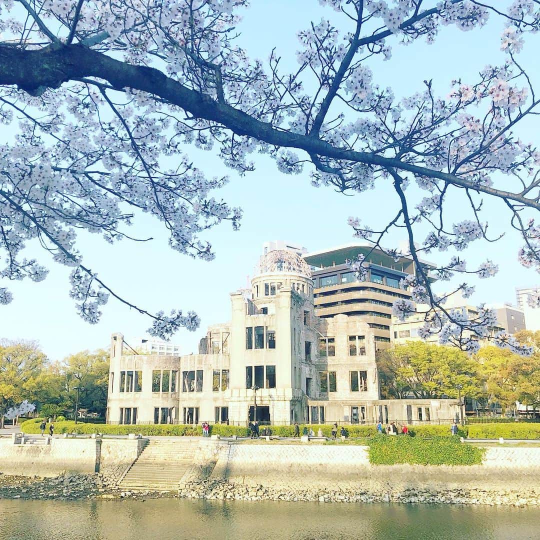 うえむらちかのインスタグラム：「今日は﻿ ﻿ 広島へ原爆が投下されて74回目の日﻿ ﻿ 忘れてはならない日﻿ 二度と繰り返してはいけない日﻿ 幸せにならなければいけないと誓う日﻿ ﻿ 広島に生まれ﻿ 広島で育った者として﻿ ﻿ 犠牲になられた全ての方に哀悼の意を表し﻿ 恒久平和の祈りを込めて黙祷を捧げました﻿ ﻿ ﻿ 昨日よりも今日、今日よりも明日﻿ 世界が少しでも平和になりますように﻿ ﻿ 令和元年八月六日」
