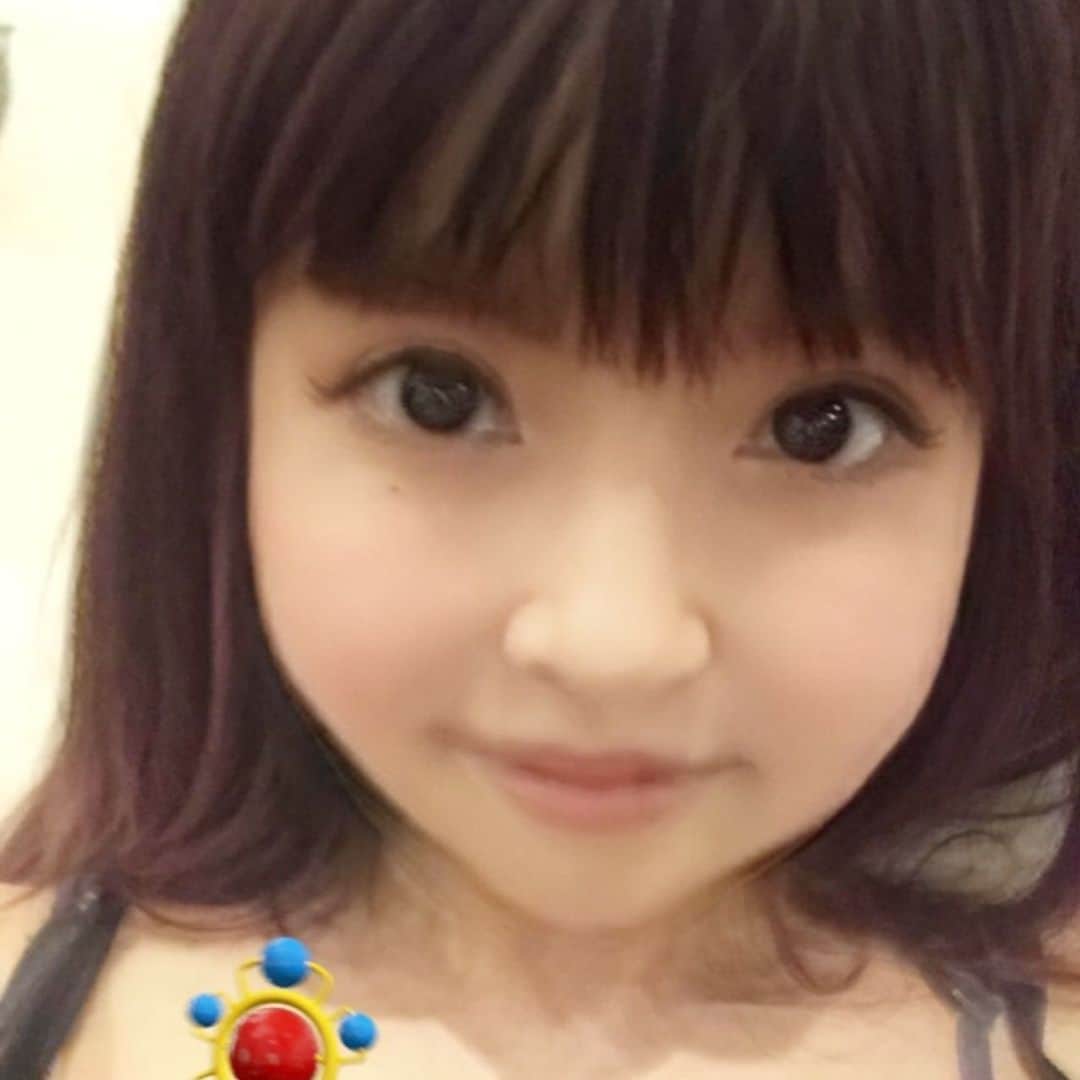 平子理沙さんのインスタグラム写真 - (平子理沙Instagram)「はーい❣️アプリで子供に変身〜🐣💕 今日はお家で、メダカや熱帯魚やエビの水槽の水をかえたりしてました🐠❣️ みんなスクスクと元気に育っています❤️👍 わたしもお魚の育て方のプロ？になってきたかも⁉️🐠💕🐠💕🐠💕🐠💕 #fashion #beauty #travel #lifestyle #food#risahirako #平子理沙」8月6日 20時46分 - risa_hirako