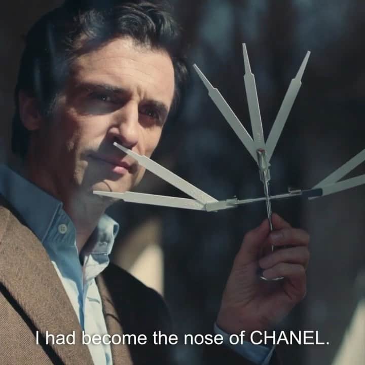 のインスタグラム：「I am a nose. In the new episode of CHANEL PARFUMEUR, Olivier Polge tells the story of how he became the nose of the House of CHANEL. #IAmANose #ChanelParfumeur #ChanelFragrance #OlivierPolge」