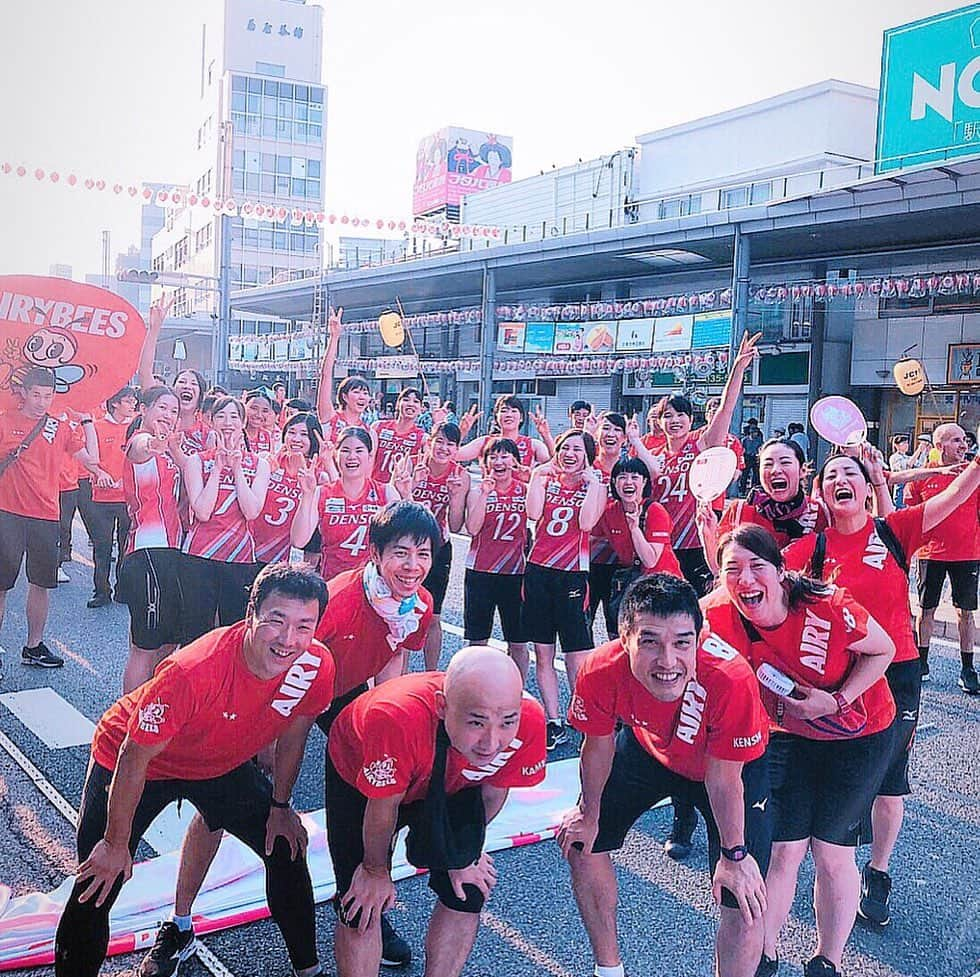 大竹里歩のインスタグラム：「🏮 福島県・郡山合宿✨  うねめ祭りで踊ったり👘 バレー教室をさせて頂いたり🏐 トレーニングがキツかったり💪 そして最後にはダンスもして👯‍♂️ とても充実した合宿になりました♡  改めてセカンドホームタウンの 郡山市が好きになりましたっ🙆‍♀️💓 . 本当にありがとうございました♥️ .  #うねめ祭り  #毎年ダンスお披露目が恒例に #懐かしのマネキンチャレンジ #笑顔がたくさんの合宿でした #DENSOAIRYBEES」