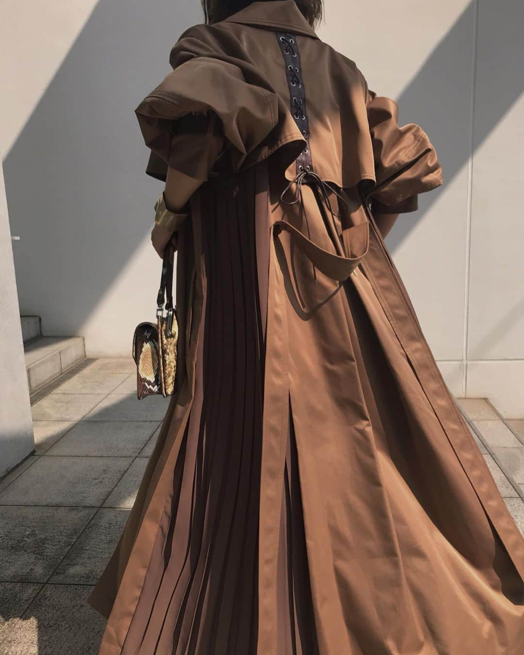 黒石奈央子さんのインスタグラム写真 - (黒石奈央子Instagram)「あめりふく。 . BALOON SLEEVE PLEATS TRENCH ¥27700+tax 8/9 LACY FUSUMA KNIT TOP ¥15700+tax 8/9 LACY FUSUMA KNIT PT ¥16600+tax 8/9 靴 バッグ  AW アクセ  AW . . バックコンシャスシリーズの新作！ 先行でももちろん人気上位品番！ 今年はレースアップにしたよ！ .  @ameri_shinjuku @amerivintage @ameri_daikanyama @ameri.shinsaibashi #ameri#amerivintage #fashion #coordinate#ootd#outfit#osanposnap #705_outfit #大人ファッション #大人コーディネート #大人スタイル #modestyle #modefashion#modecasual」8月6日 21時03分 - blackstone705