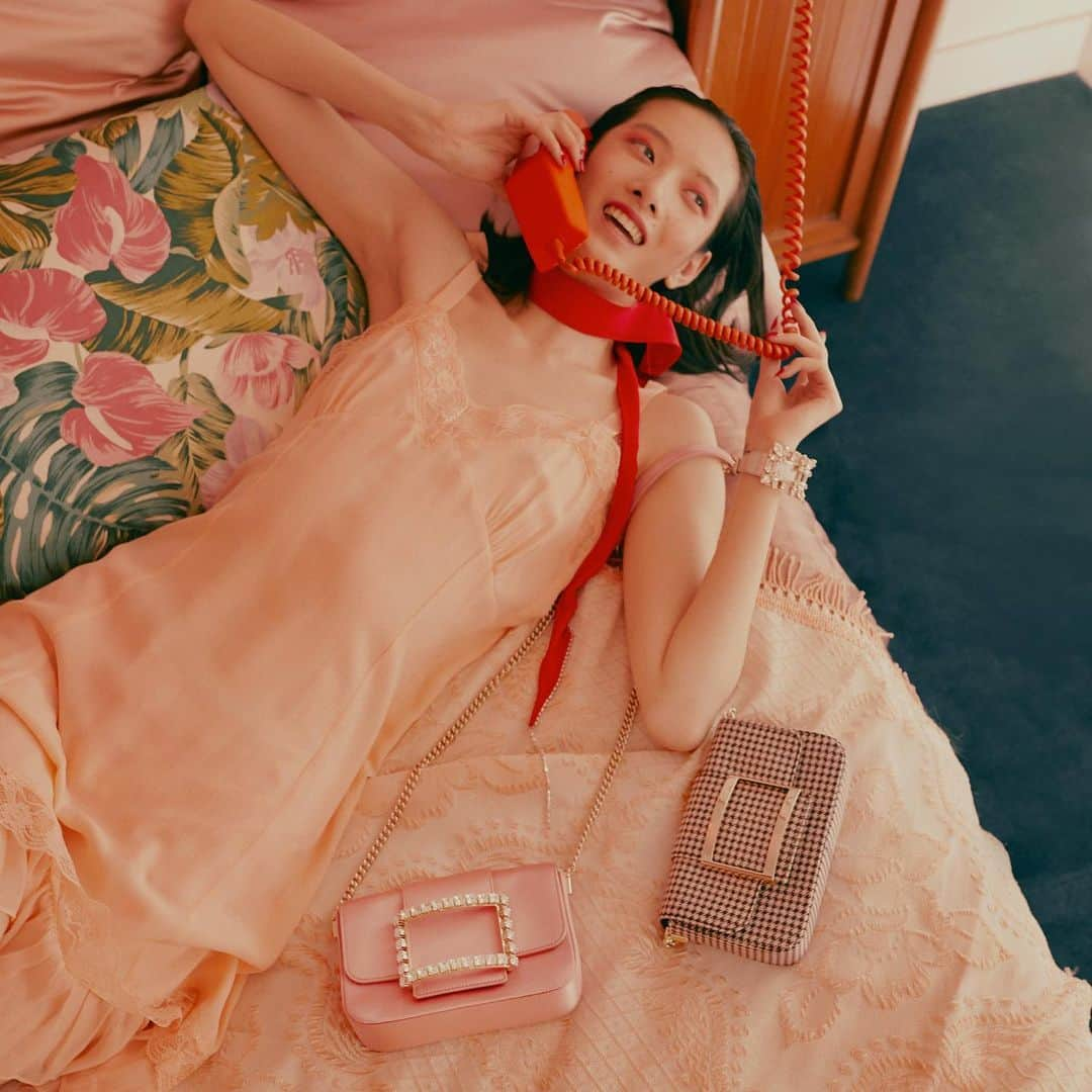 ロジェ・ヴィヴィエさんのインスタグラム写真 - (ロジェ・ヴィヴィエInstagram)「“The Fever” begins with a phone call. Can someone finally break her melancholy mood?  #RogerVivier #FW19 #TresVivier @gherardofelloni #GherardoFelloni  Photography @latourfanny  Discover the collection through link in bio.」8月6日 21時03分 - rogervivier