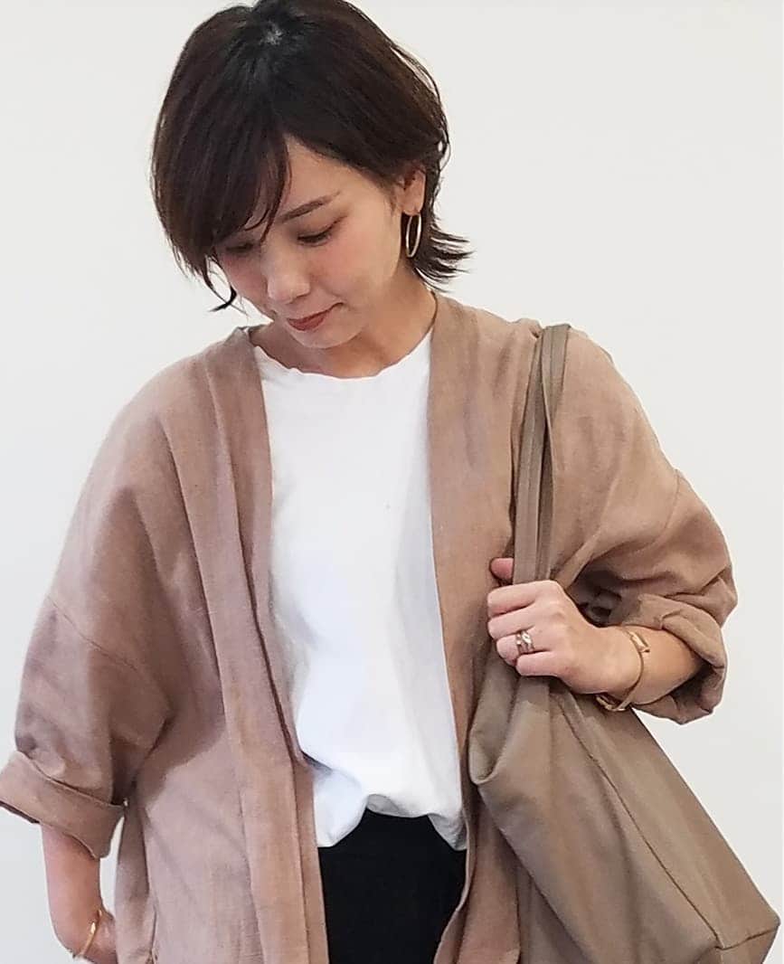 CHIHARUさんのインスタグラム写真 - (CHIHARUInstagram)「今日は１日雨。 ここ最近のうだるような暑さも 今日は少し肌寒く感じ(そう感じたのは家族の中では私だけでしたが笑)ました😂💦💦 先日静岡の方まで車で行ったというお客様の話を聞いて地元大好きな私も、遠出もいいなぁとちょっぴり思いました😚💓ストーリーで質問したら皆さまから沢山オススメ都道府県を教えていただくことができ、より行きたくなりました😁💓💓 そして年内までのご予約がほとんど埋まってしまい皆様にはご迷惑おかけしっぱなしです😭😢 これからもどうぞよろしくお願いいたします😢💓」8月6日 21時06分 - 10090725c